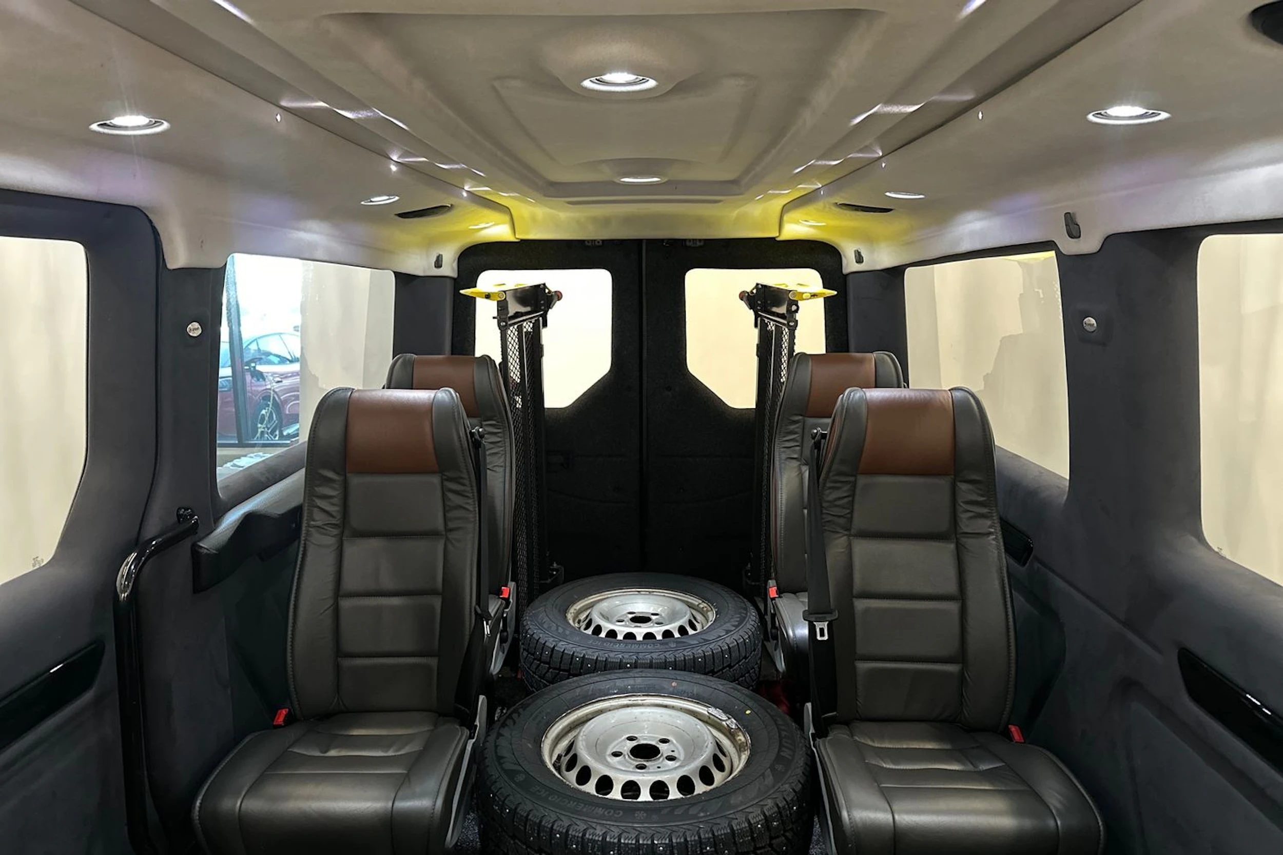 musta Volkswagen Crafter 2018 kuva 21.