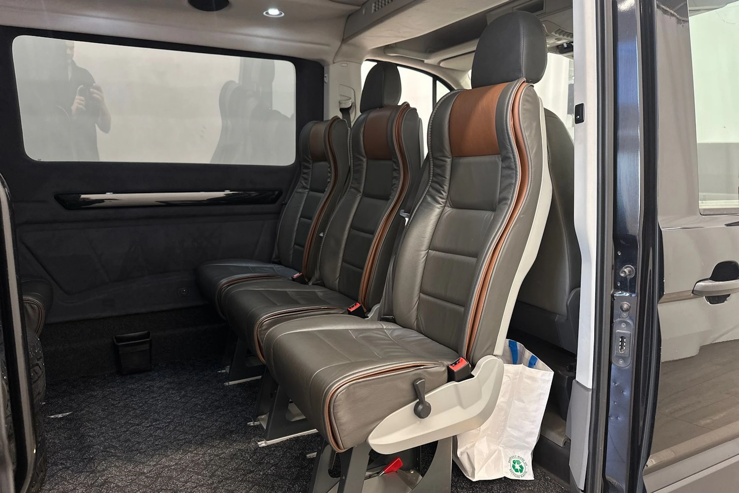 musta Volkswagen Crafter 2018 kuva 22.