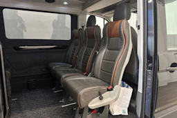 musta Volkswagen Crafter 2018 kuva 22.