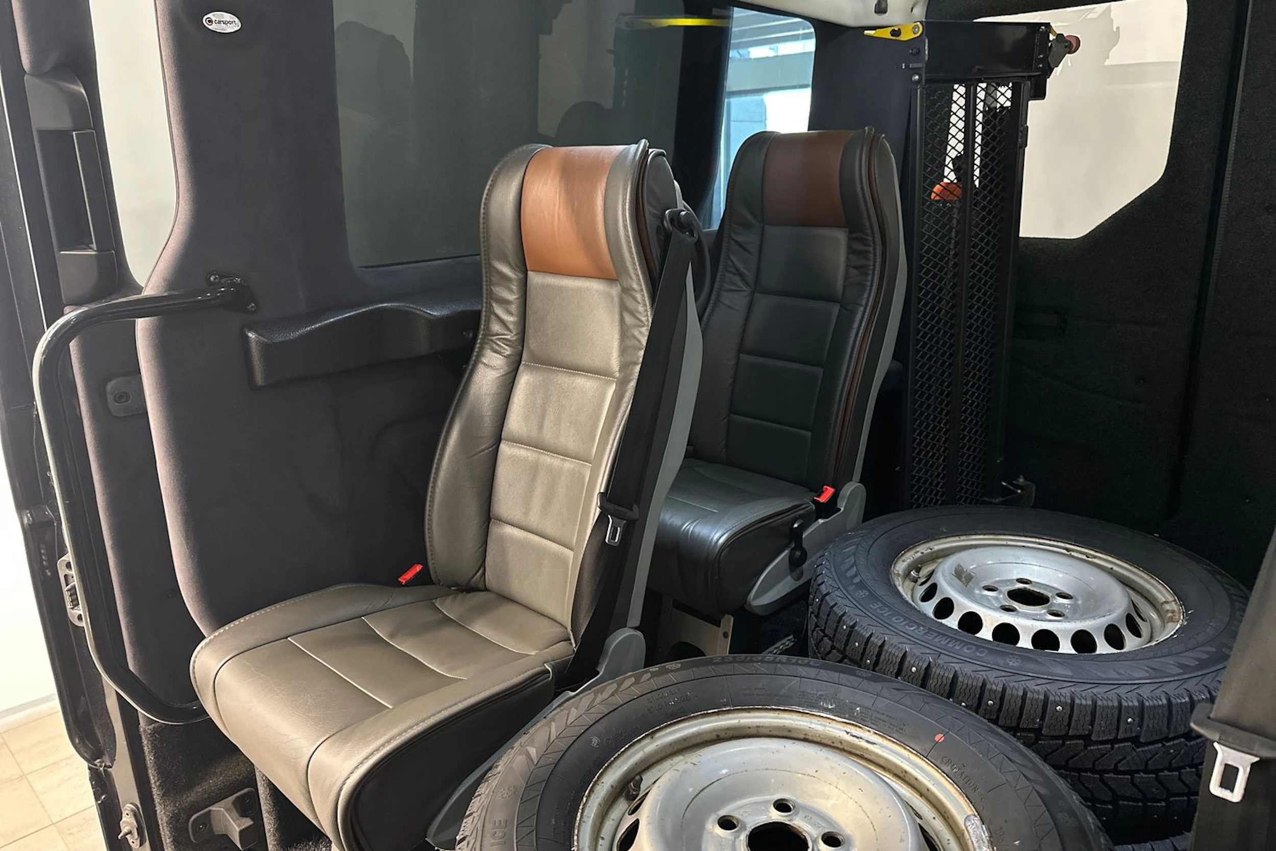 musta Volkswagen Crafter 2018 kuva 24.