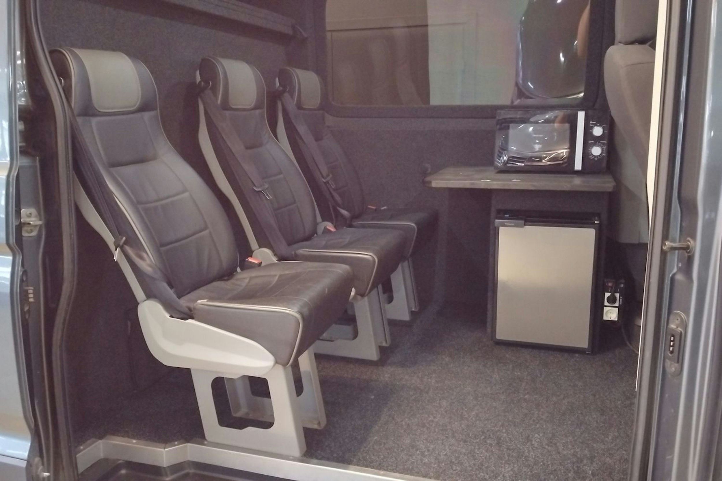 harmaa Volkswagen Crafter 2018 kuva 3.