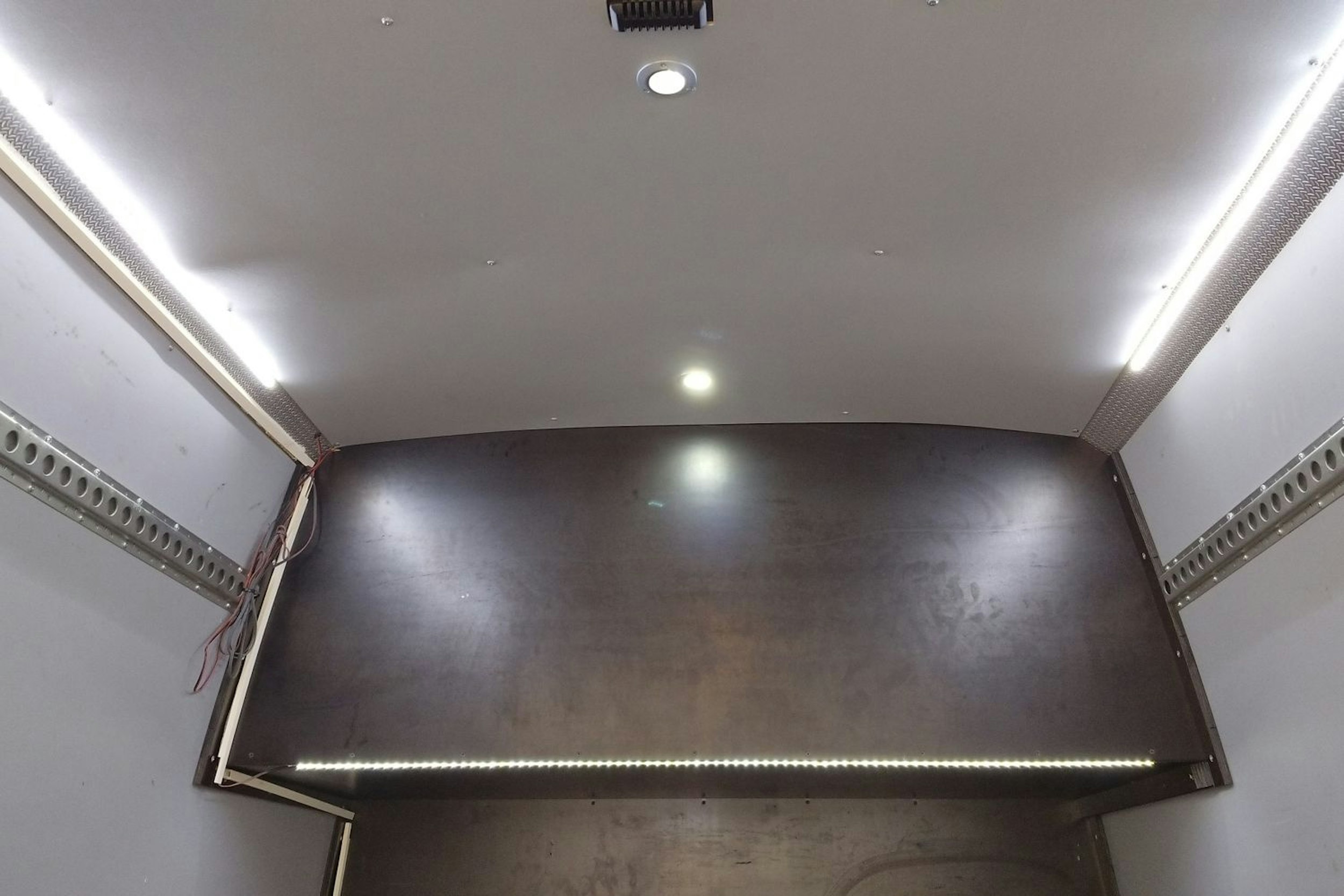 harmaa Volkswagen Crafter 2018 kuva 16.