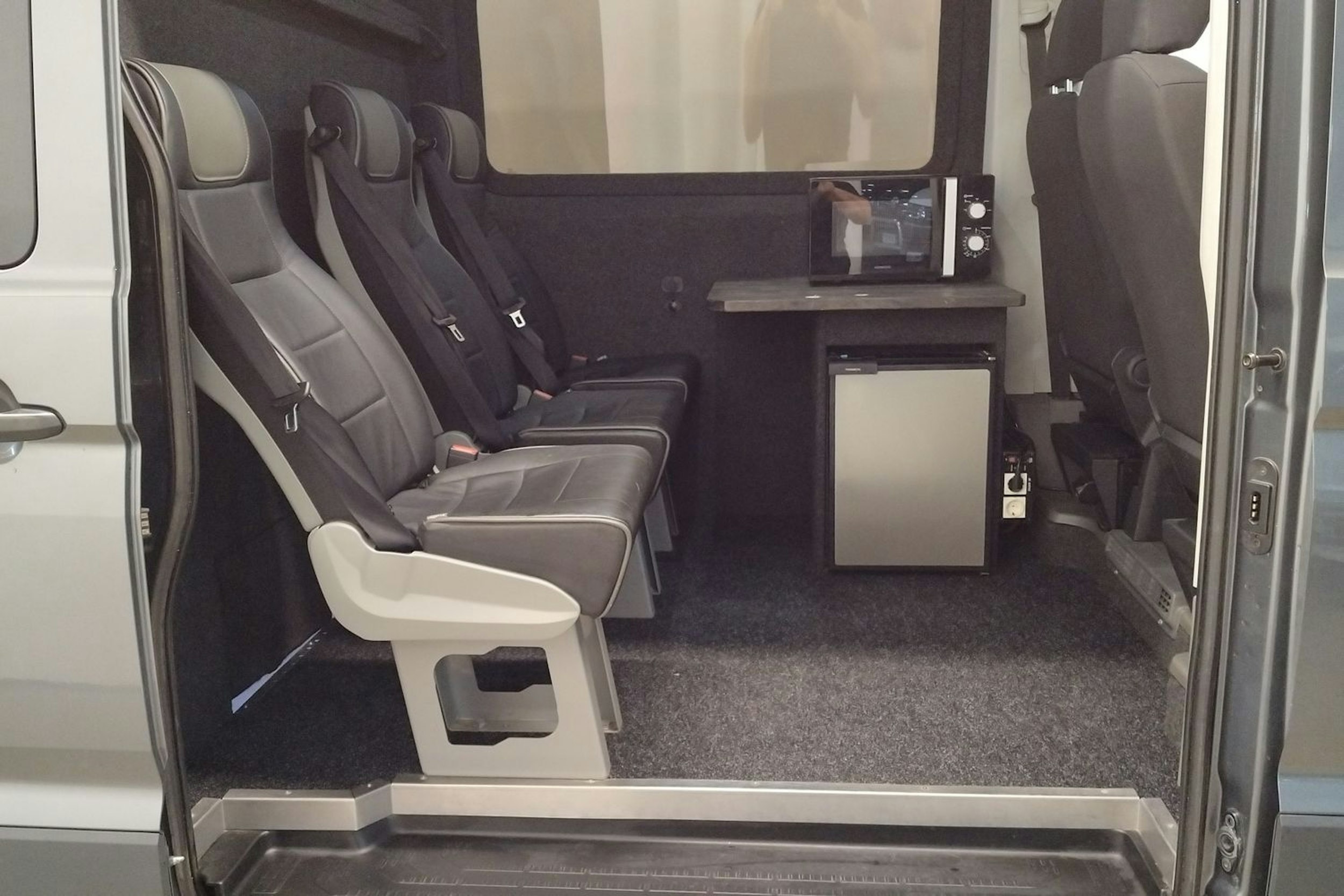 harmaa Volkswagen Crafter 2018 kuva 18.