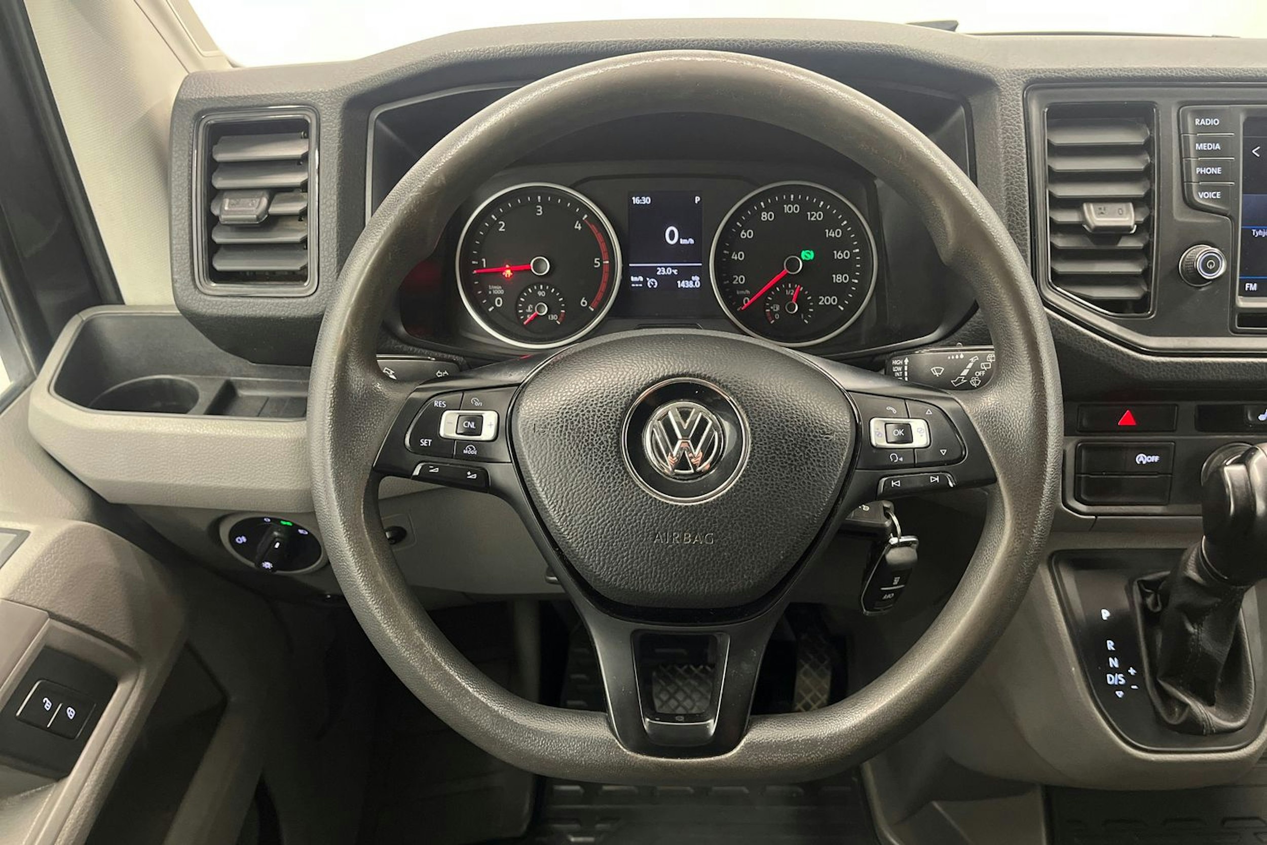 harmaa Volkswagen Crafter 2018 kuva 29.