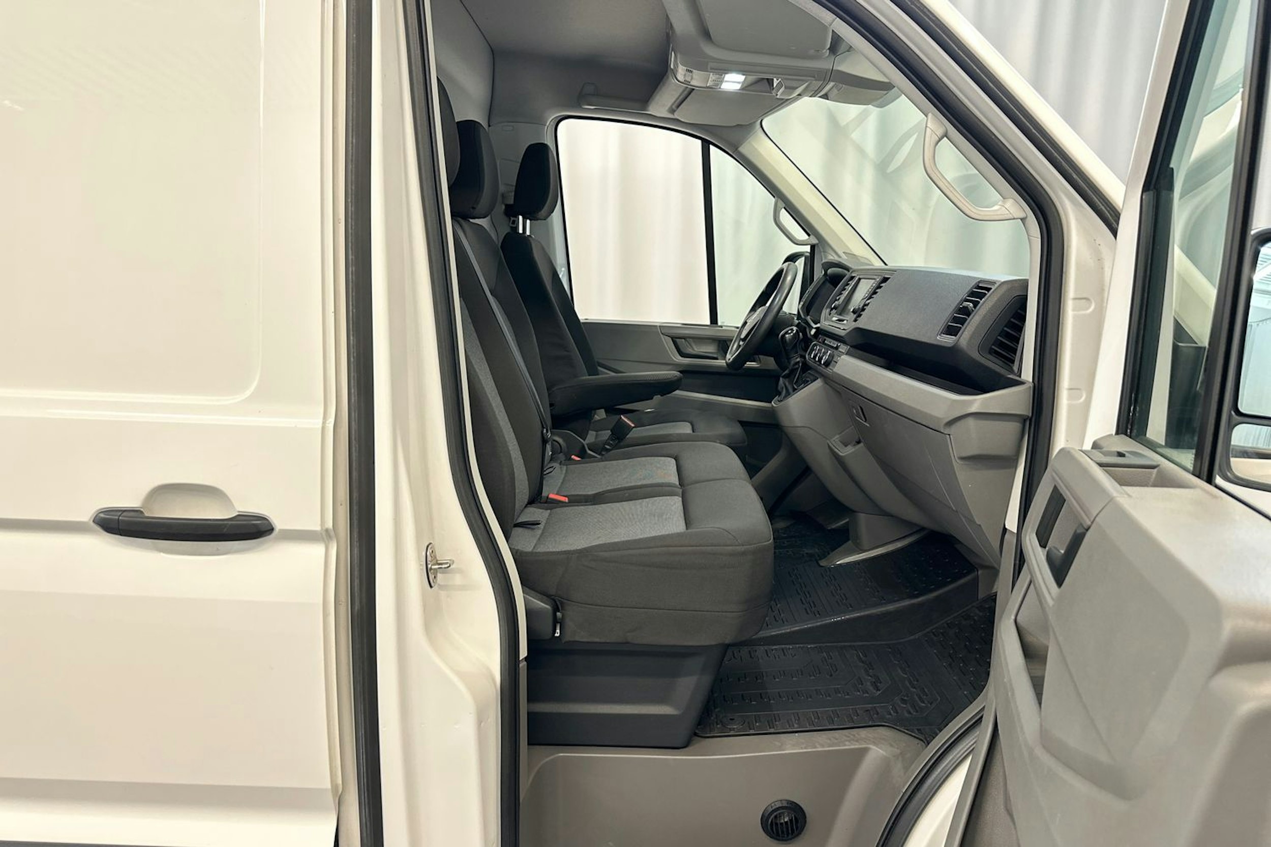 valkoinen Volkswagen Crafter 2018 kuva 10.