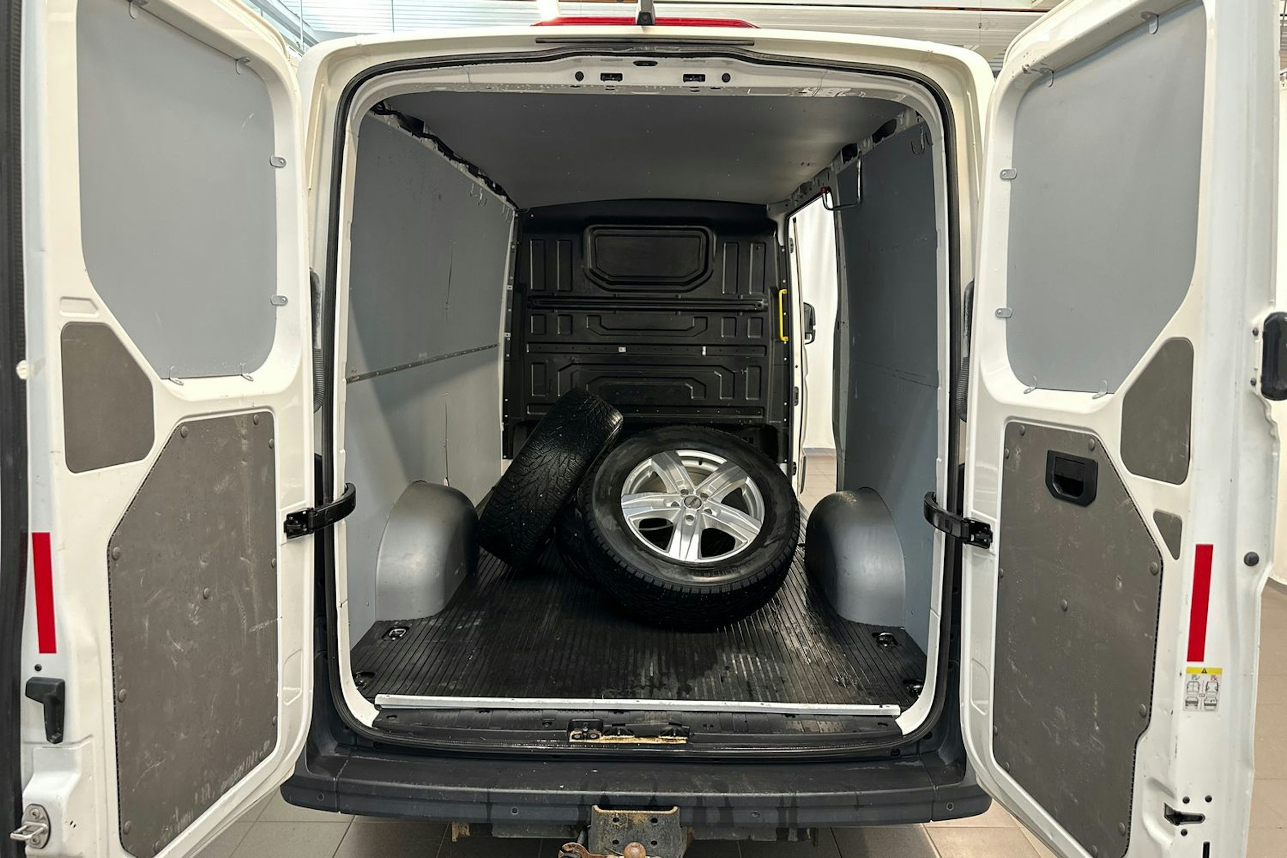 valkoinen Volkswagen Crafter 2018 kuva 11.