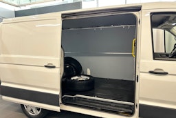 valkoinen Volkswagen Crafter 2018 kuva 12.