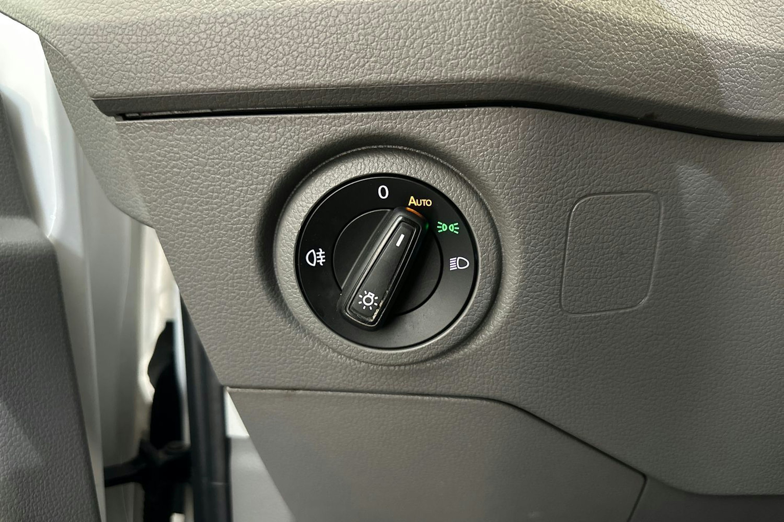 valkoinen Volkswagen Crafter 2018 kuva 14.