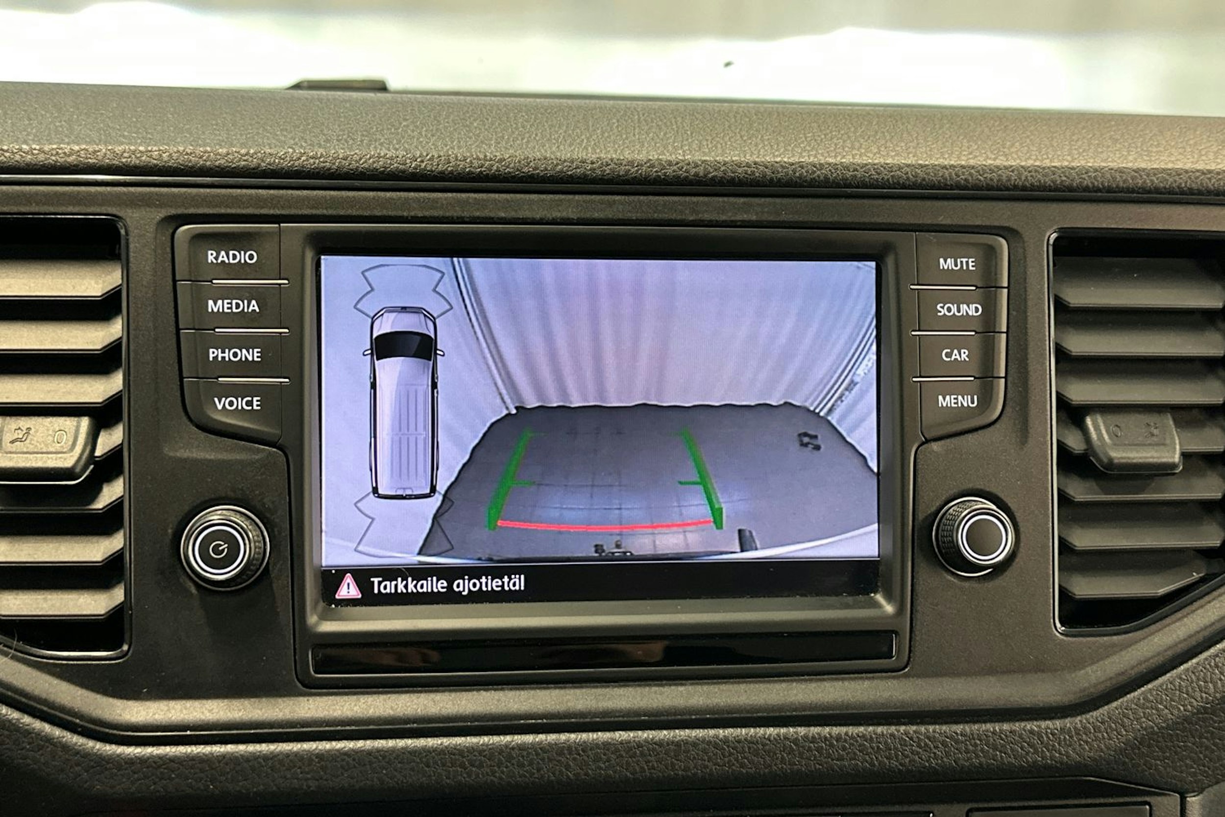 valkoinen Volkswagen Crafter 2018 kuva 18.