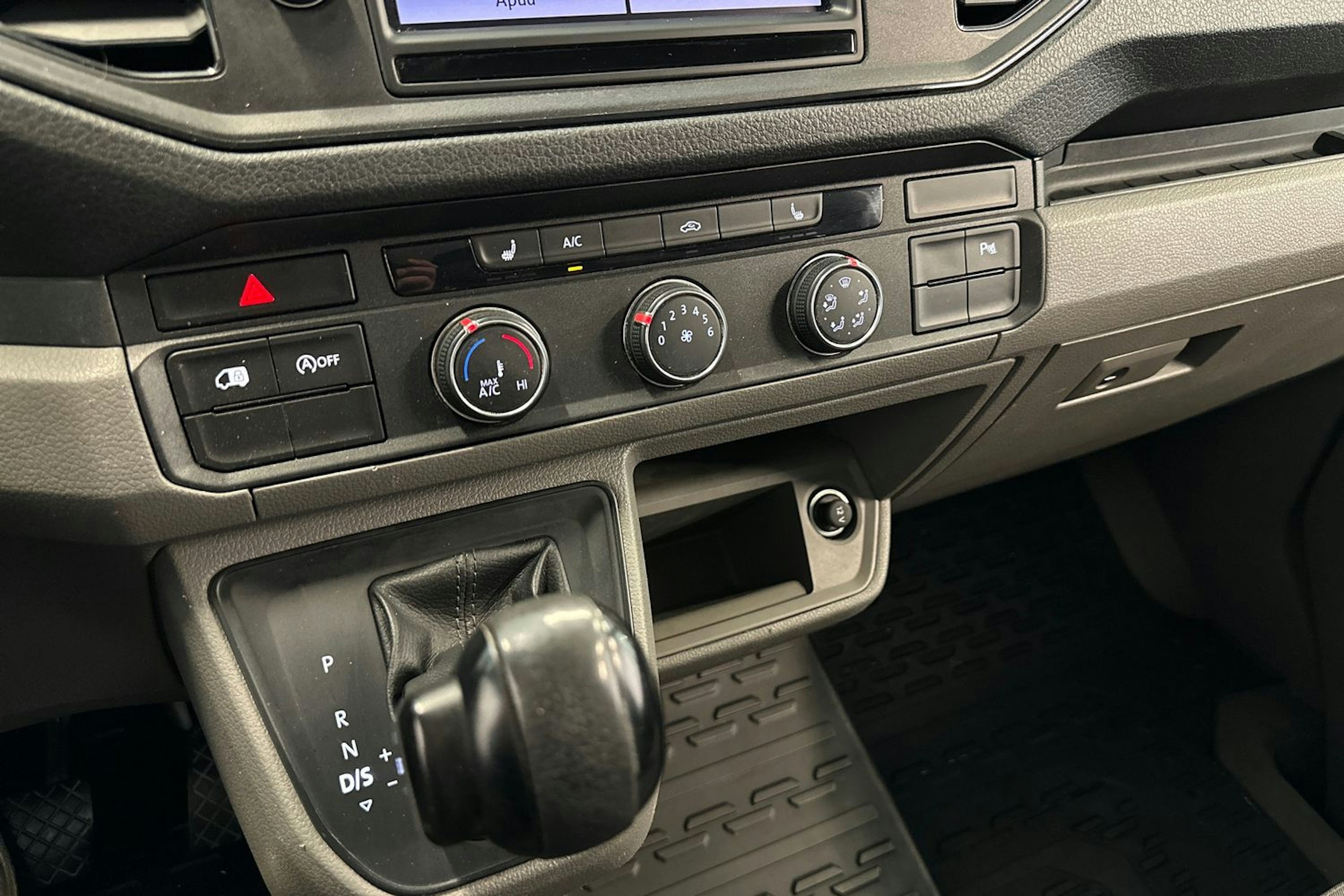valkoinen Volkswagen Crafter 2018 kuva 20.