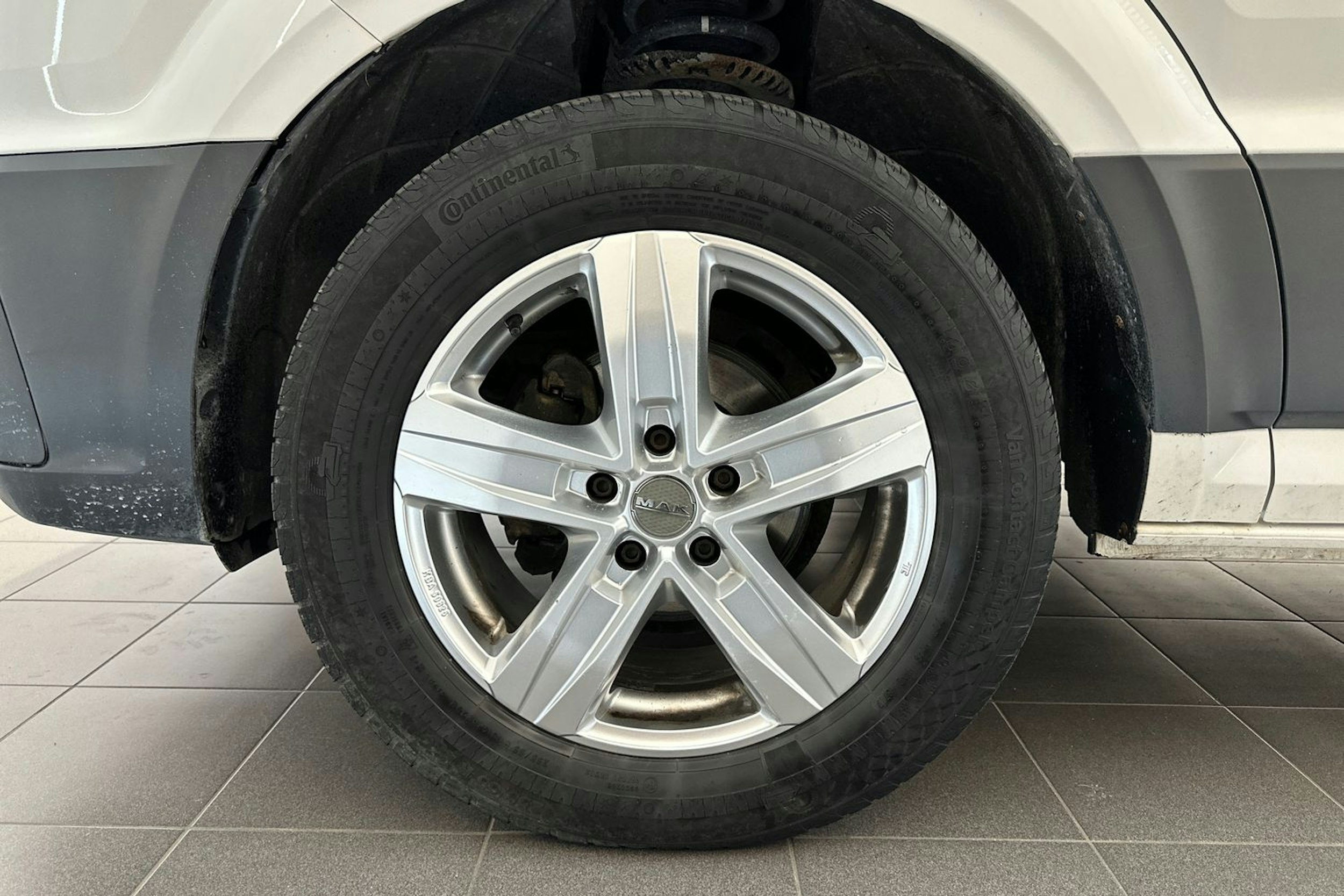 valkoinen Volkswagen Crafter 2018 kuva 21.
