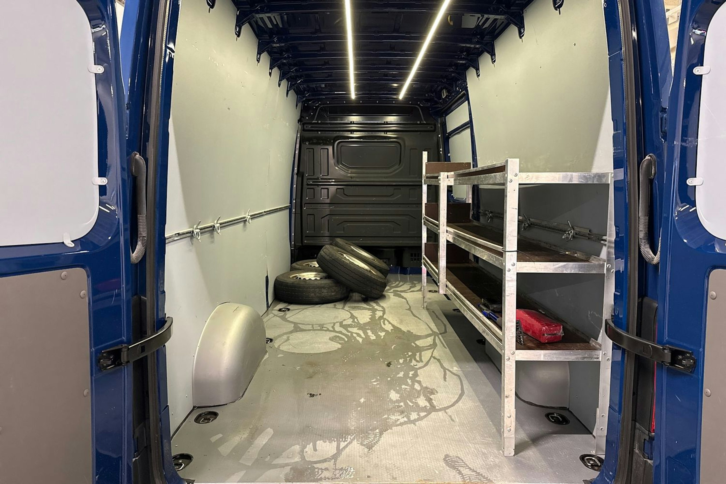 Sininen Volkswagen CRAFTER 2018 kuva 15.