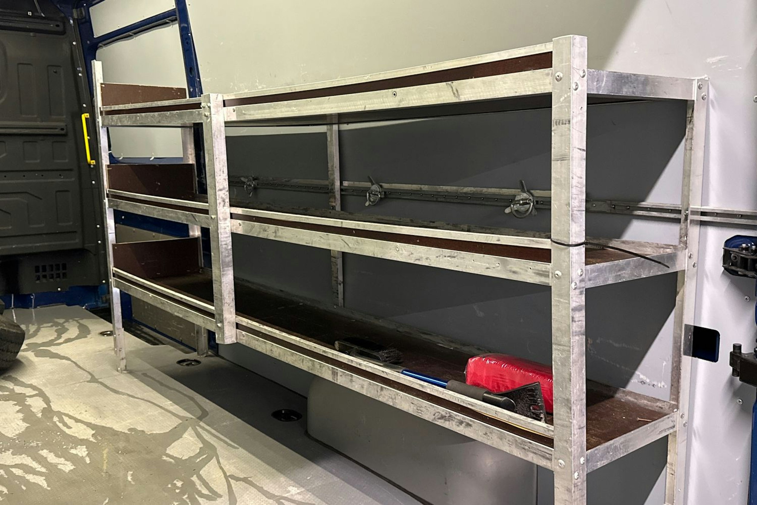 Sininen Volkswagen CRAFTER 2018 kuva 16.