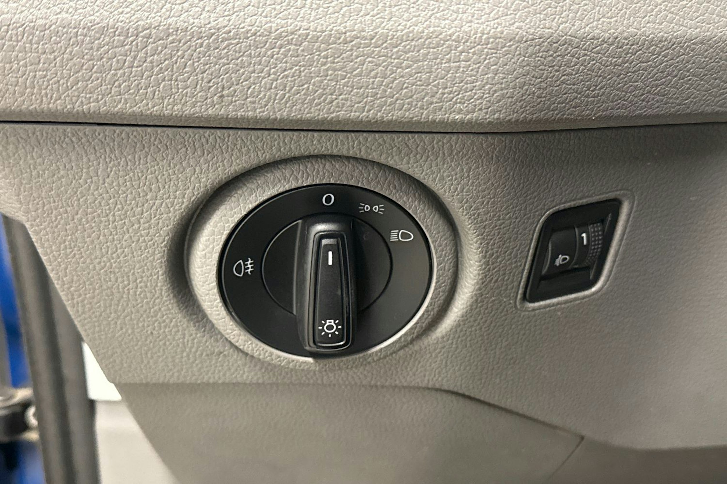 Sininen Volkswagen CRAFTER 2018 kuva 20.