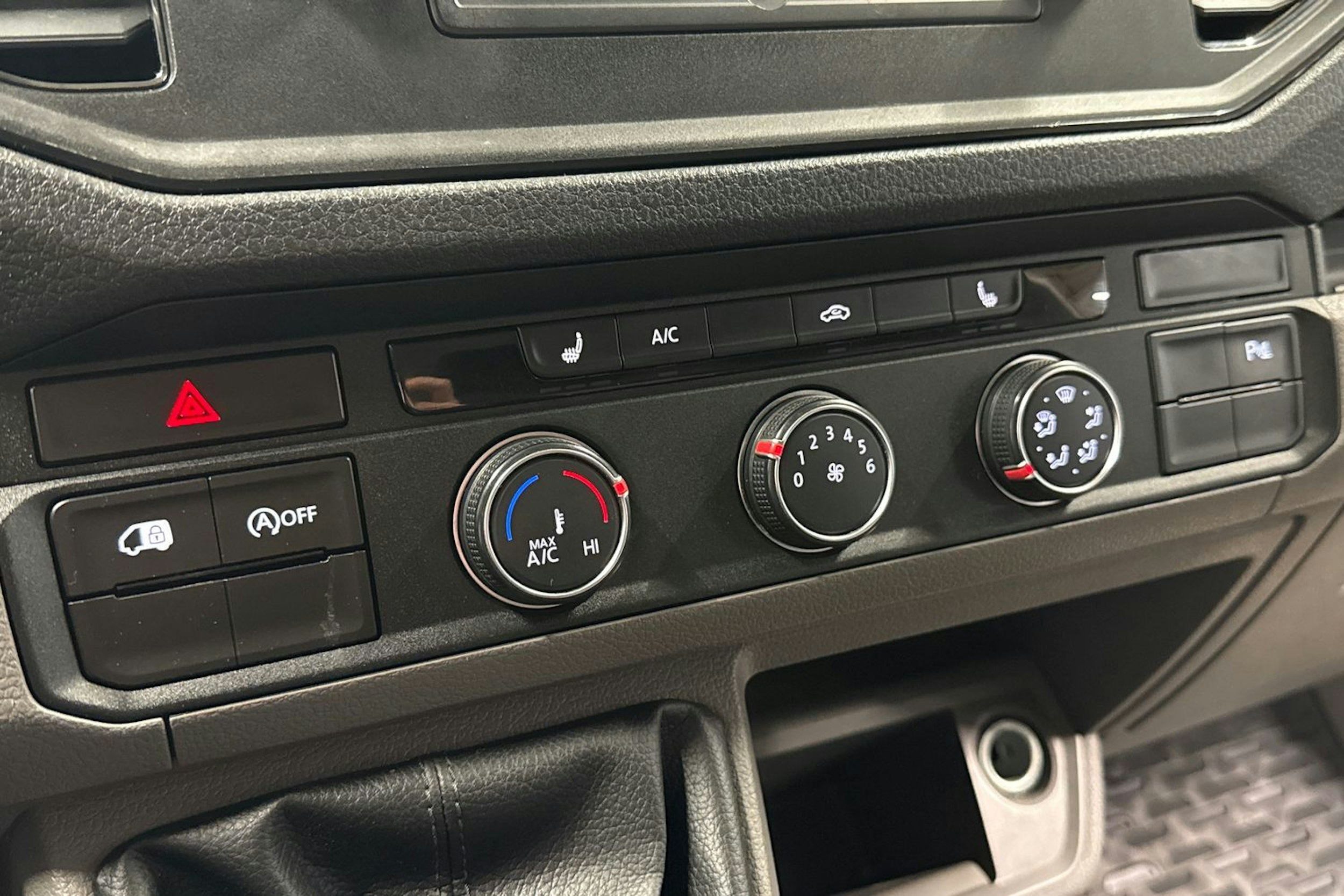 Sininen Volkswagen CRAFTER 2018 kuva 23.