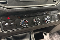 Sininen Volkswagen CRAFTER 2018 kuva 23.