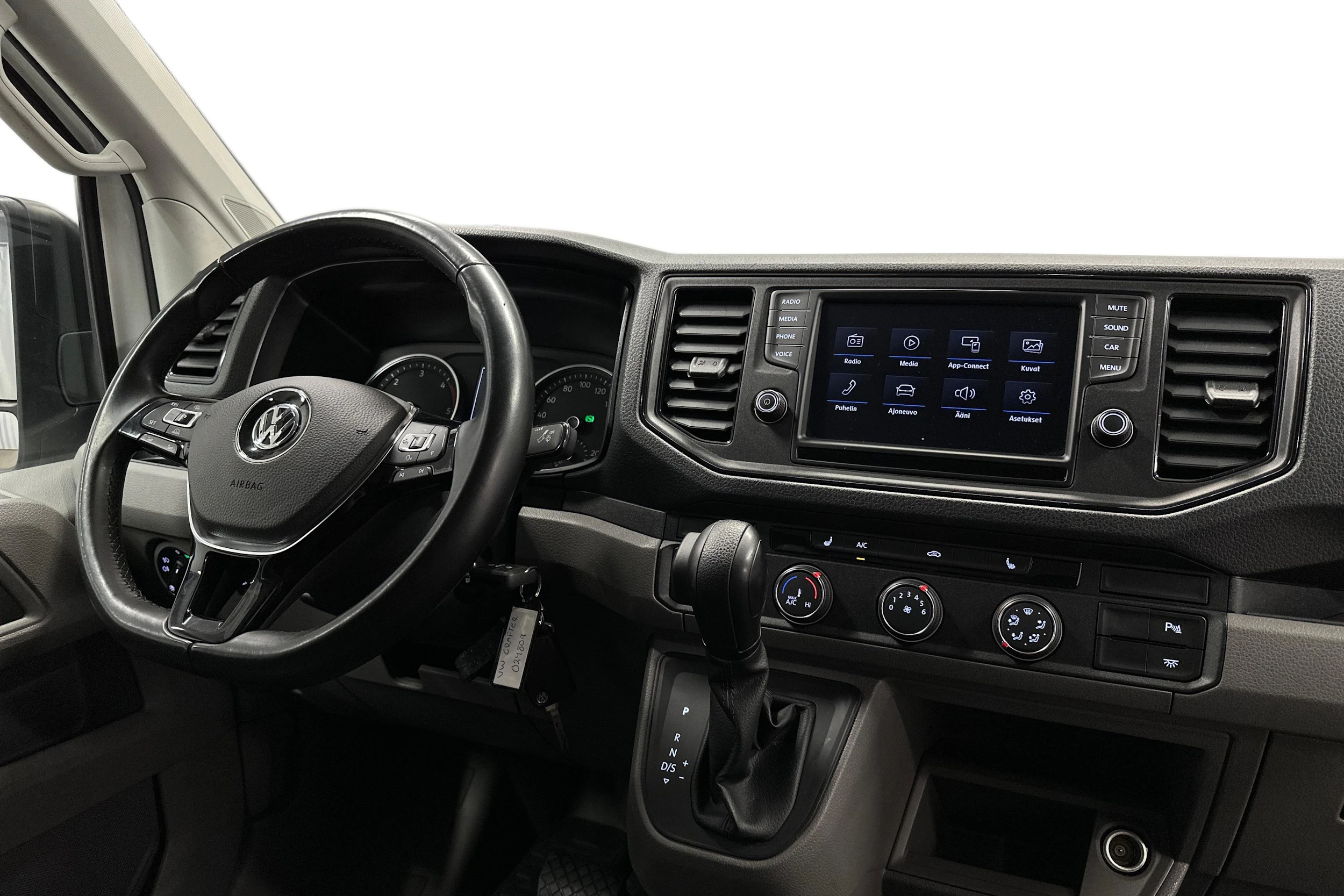 valkoinen Volkswagen Crafter 2018 kuva 14.