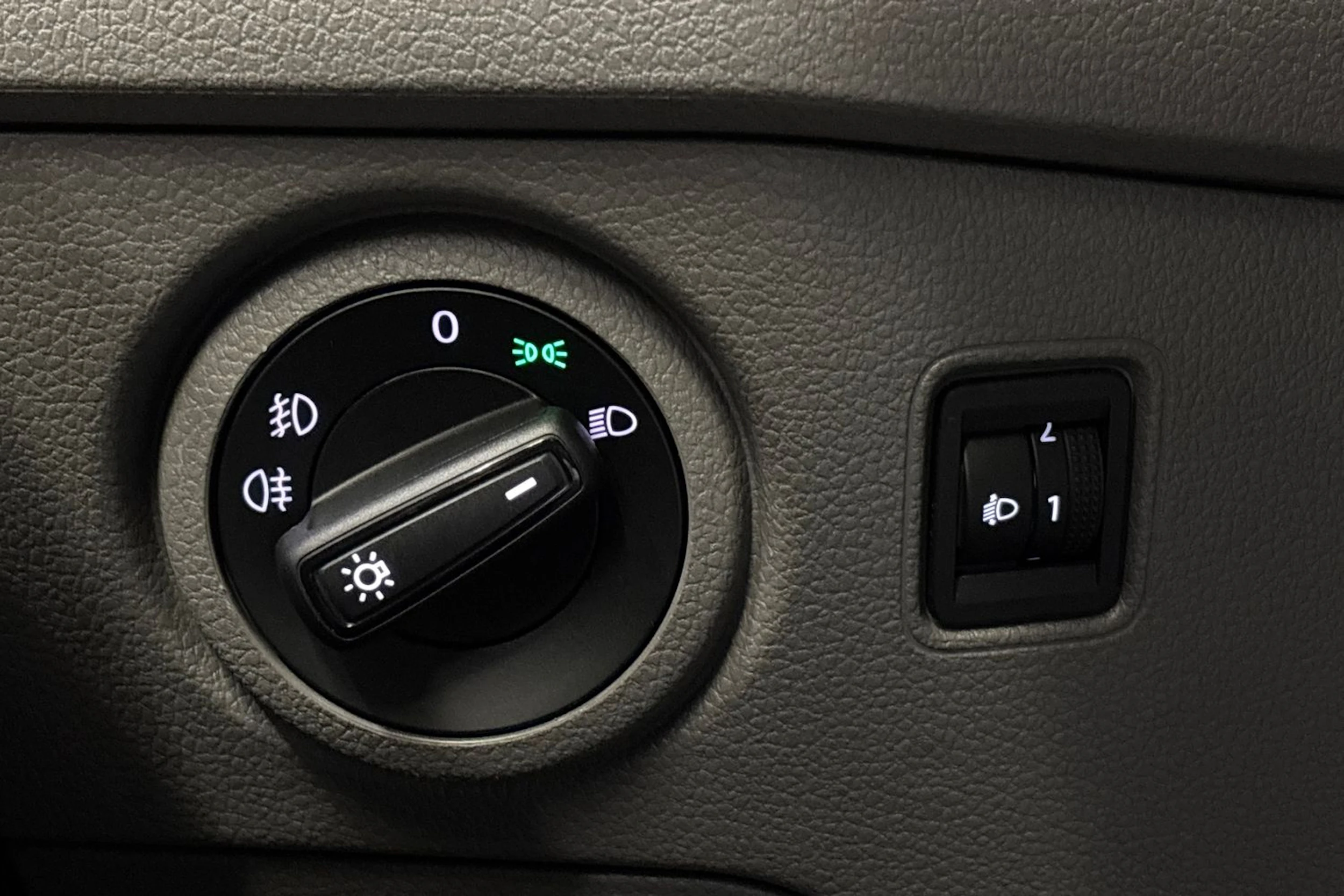 valkoinen Volkswagen Crafter 2018 kuva 21.