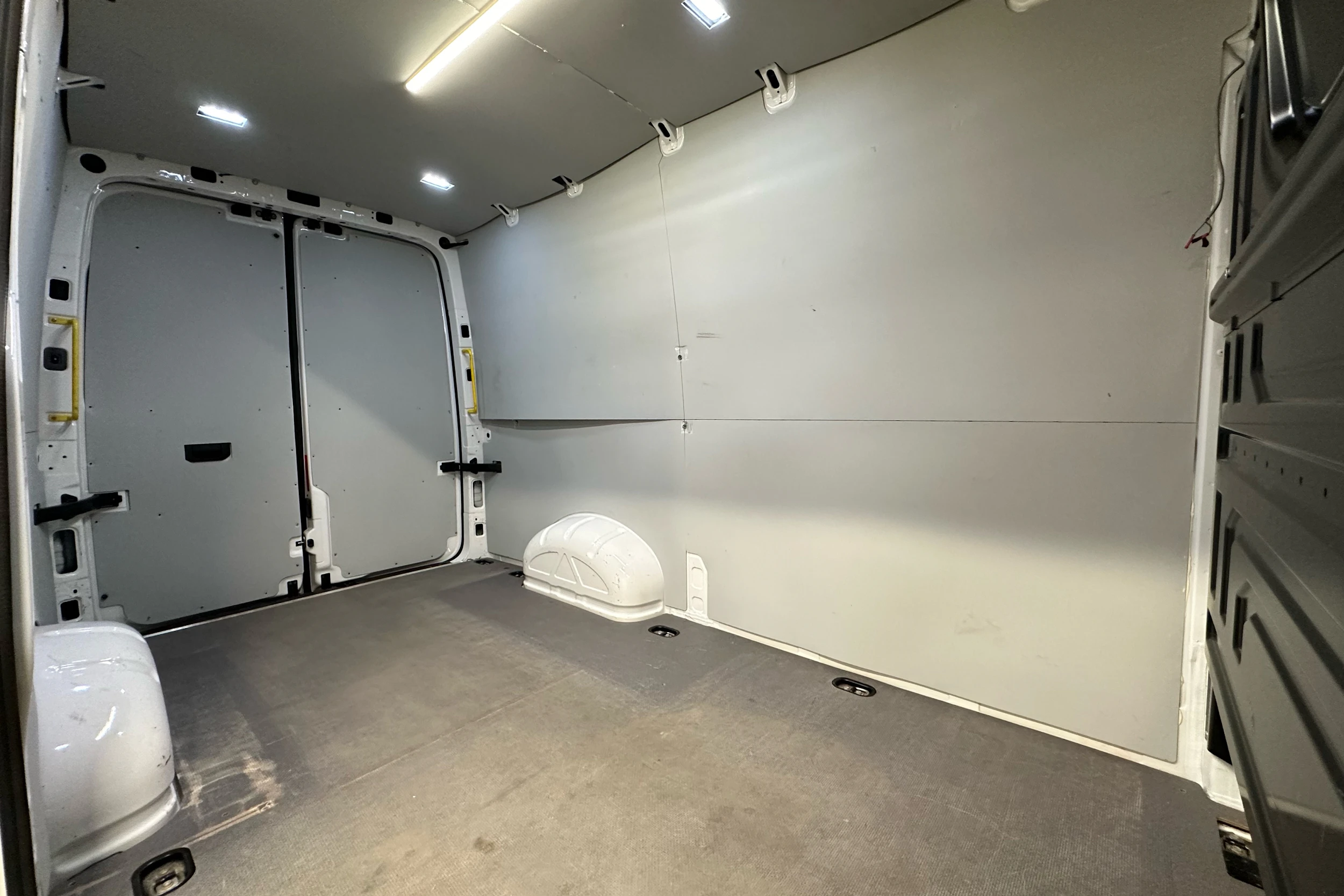 valkoinen Volkswagen Crafter 2018 kuva 22.