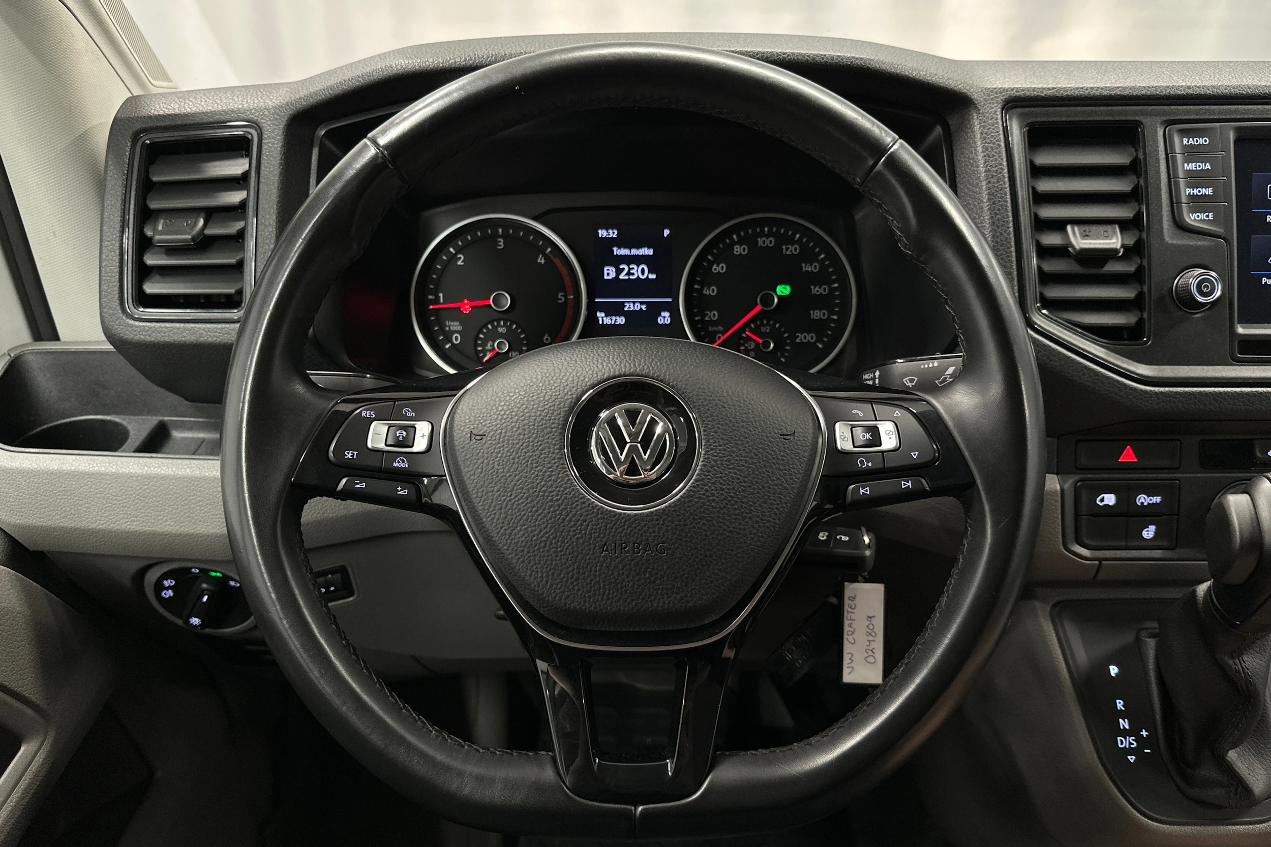 valkoinen Volkswagen Crafter 2018 kuva 26.