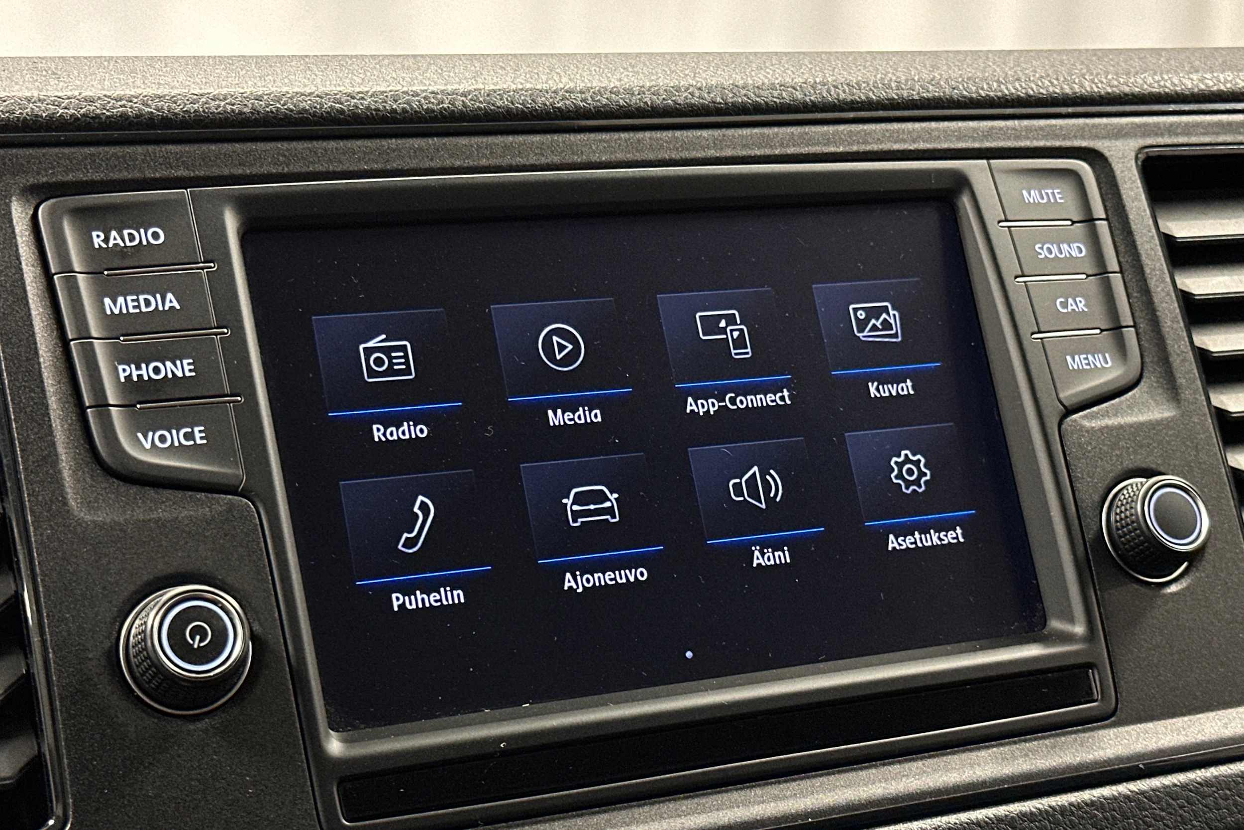 valkoinen Volkswagen Crafter 2018 kuva 31.