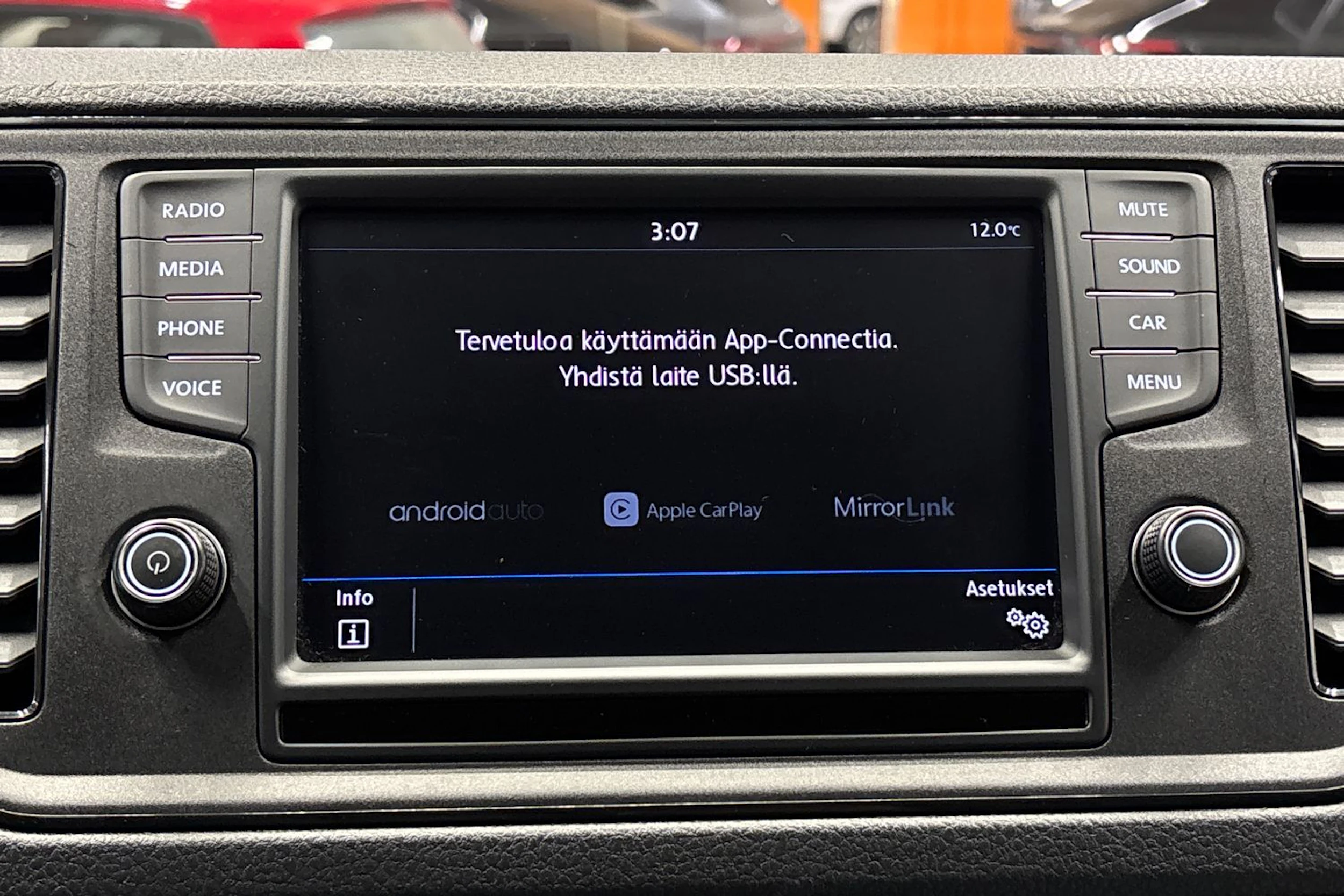 valkoinen Volkswagen Crafter 2018 kuva 33.