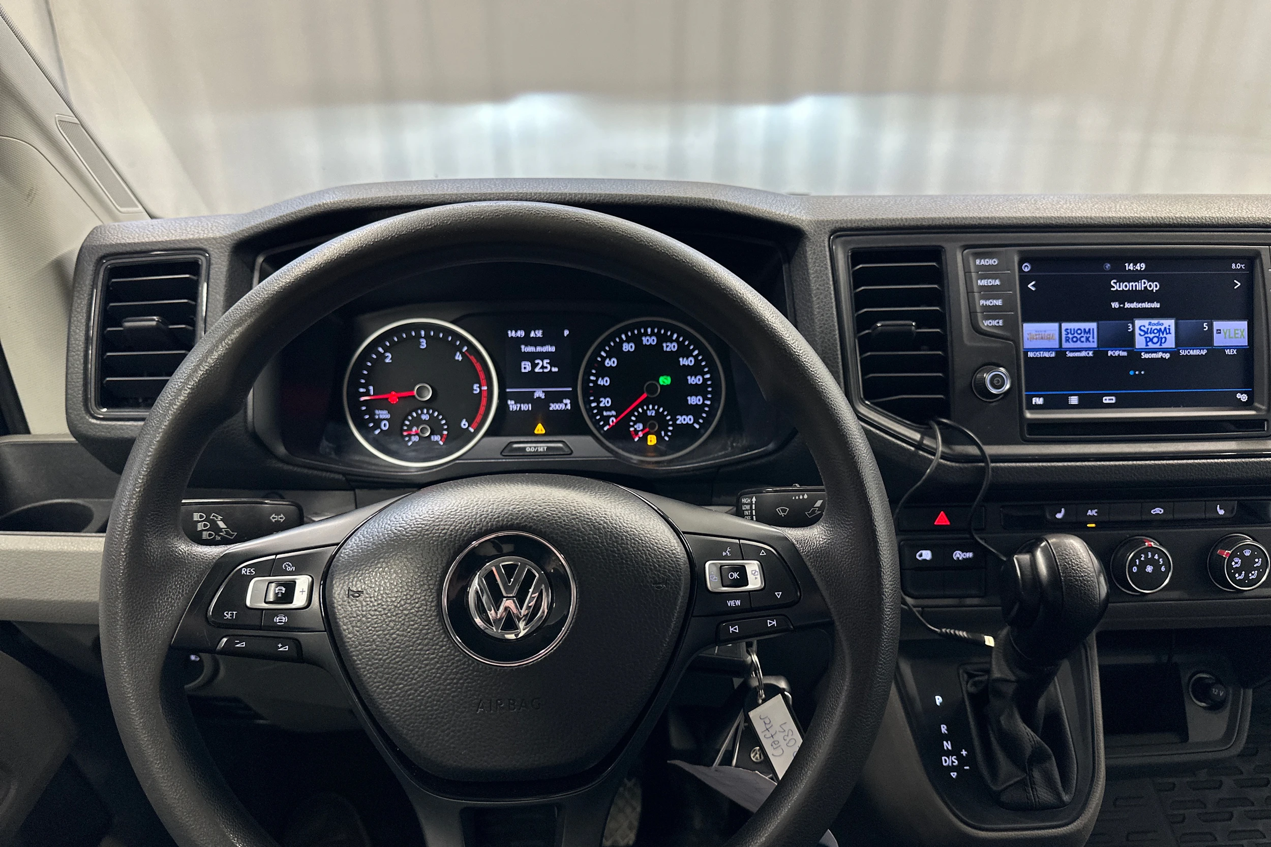 harmaa Volkswagen Crafter 2019 kuva 13.