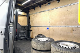 harmaa Volkswagen Crafter 2019 kuva 20.