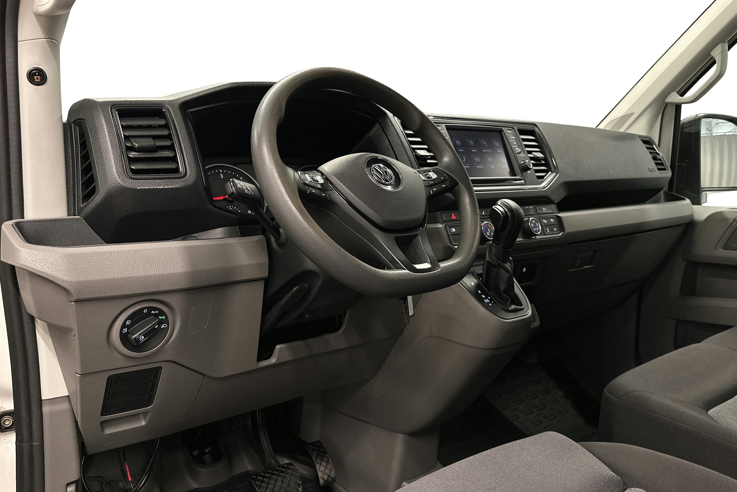valkoinen Volkswagen Crafter 2019 kuva 6.