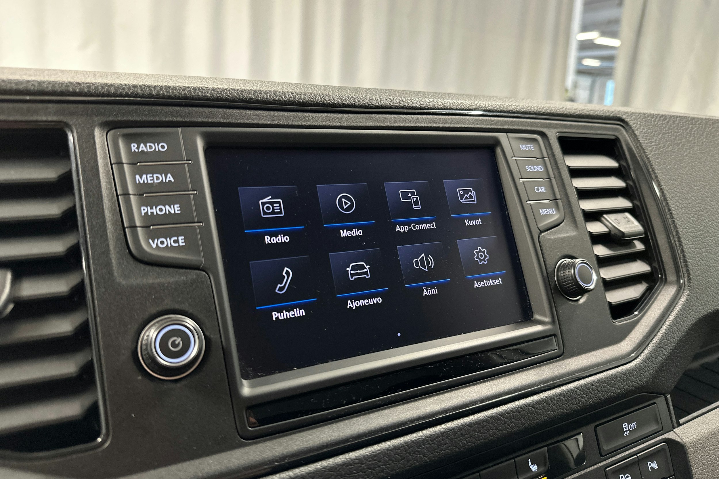 valkoinen Volkswagen Crafter 2019 kuva 15.