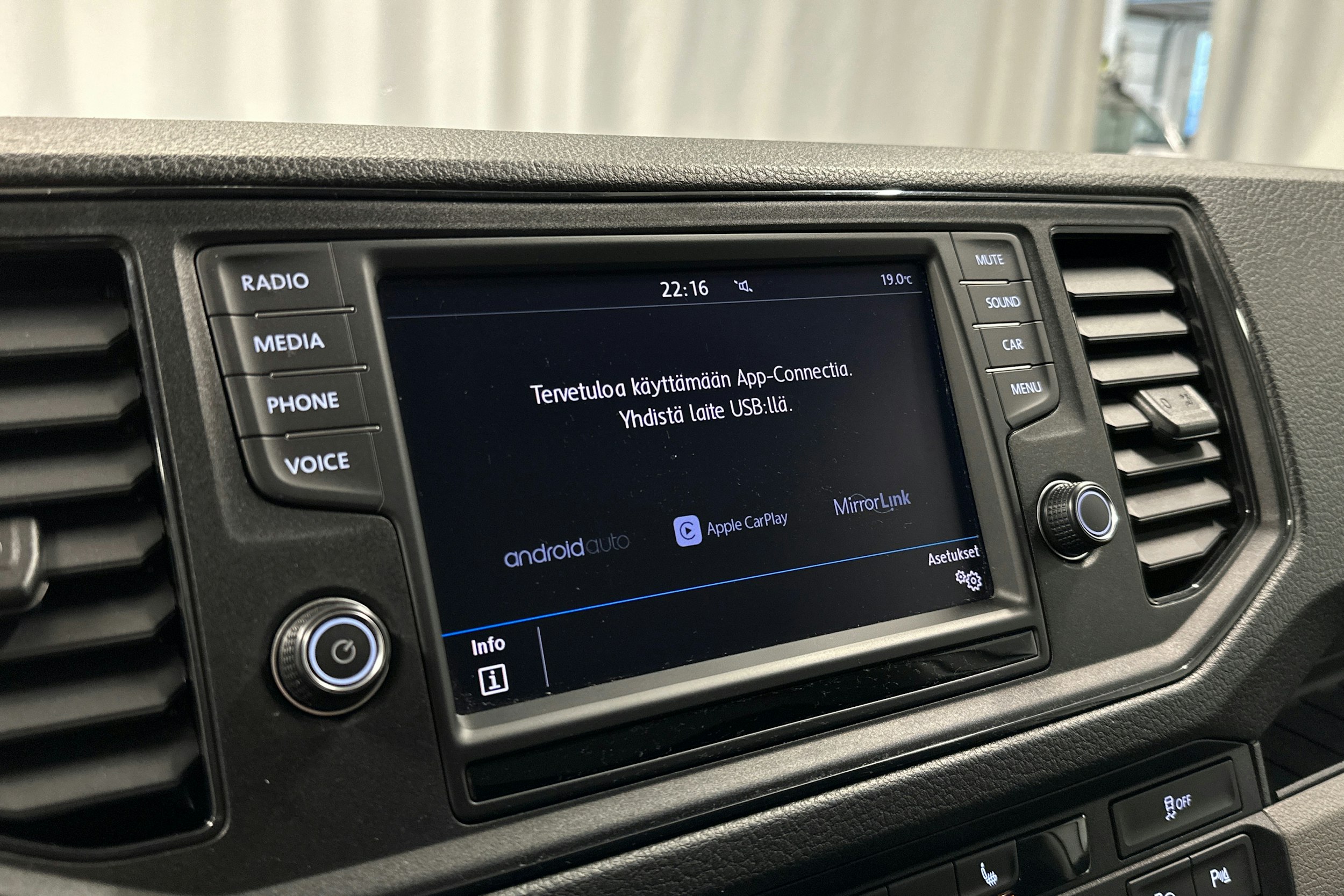 valkoinen Volkswagen Crafter 2019 kuva 16.