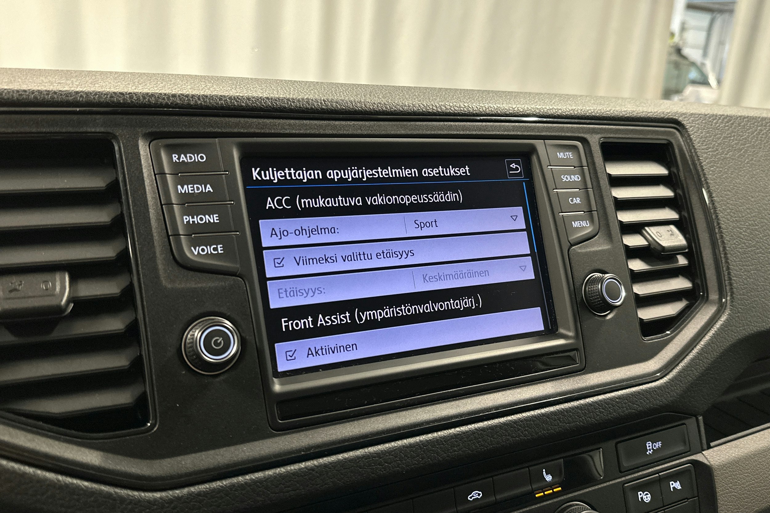 valkoinen Volkswagen Crafter 2019 kuva 17.