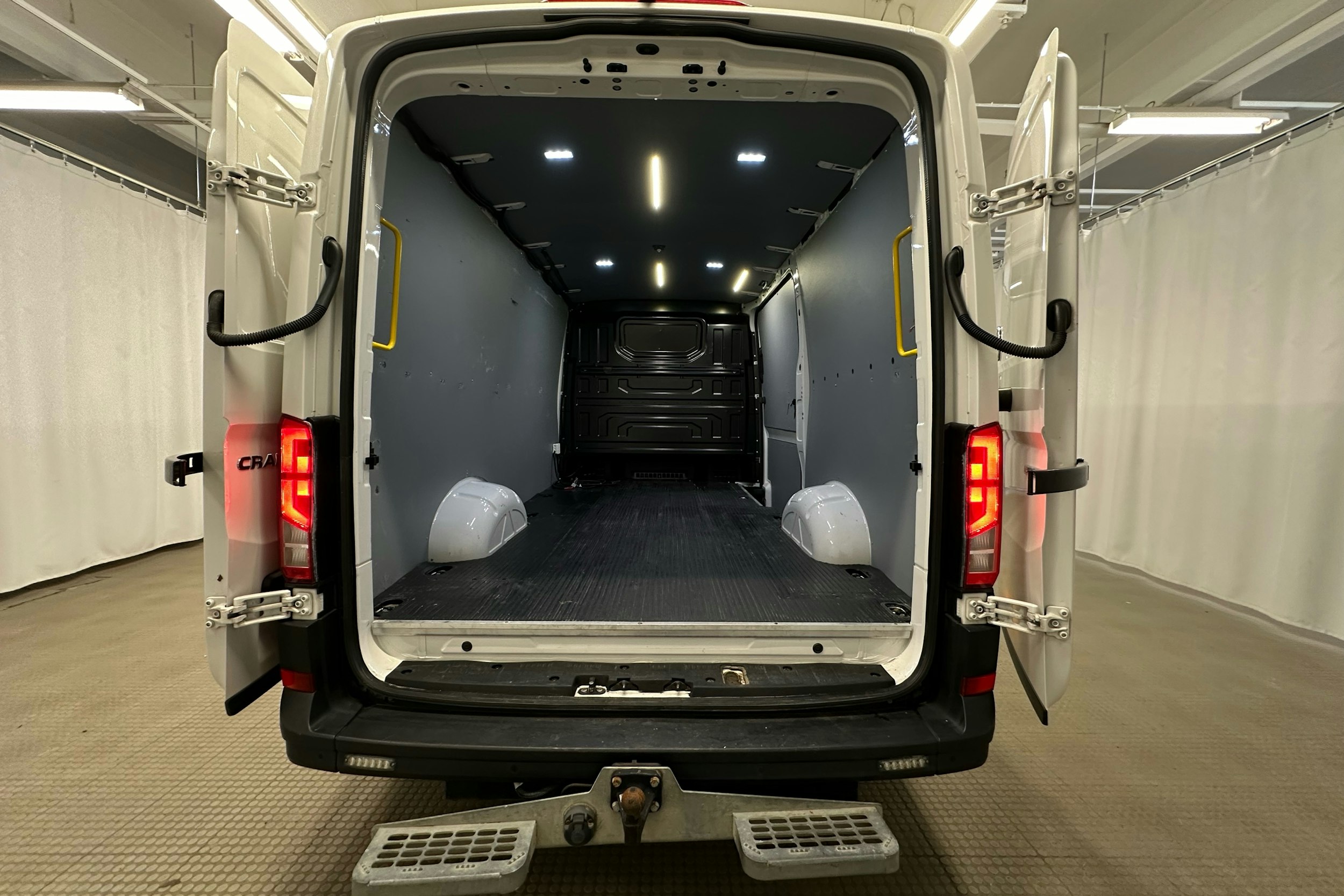 valkoinen Volkswagen Crafter 2019 kuva 20.