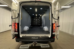 valkoinen Volkswagen Crafter 2019 kuva 20.