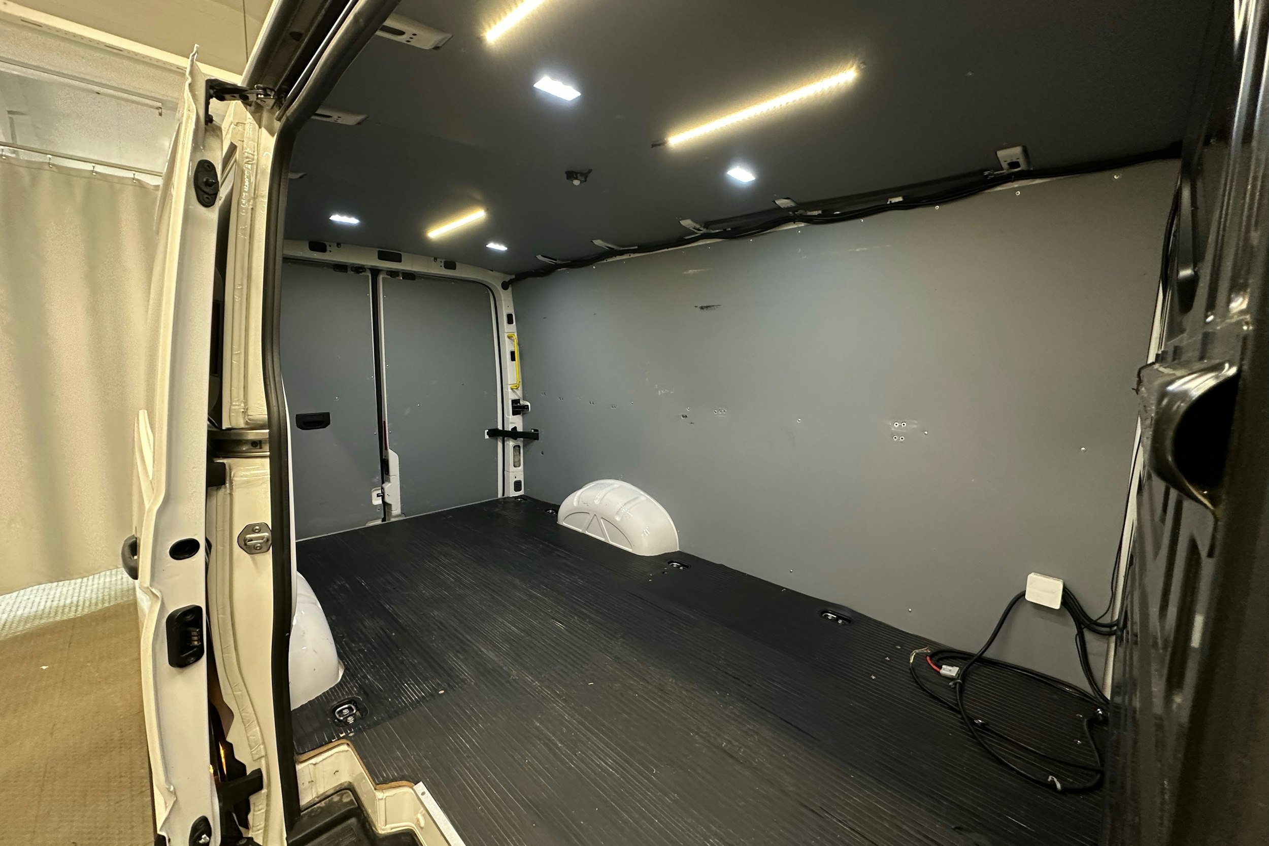 valkoinen Volkswagen Crafter 2019 kuva 21.