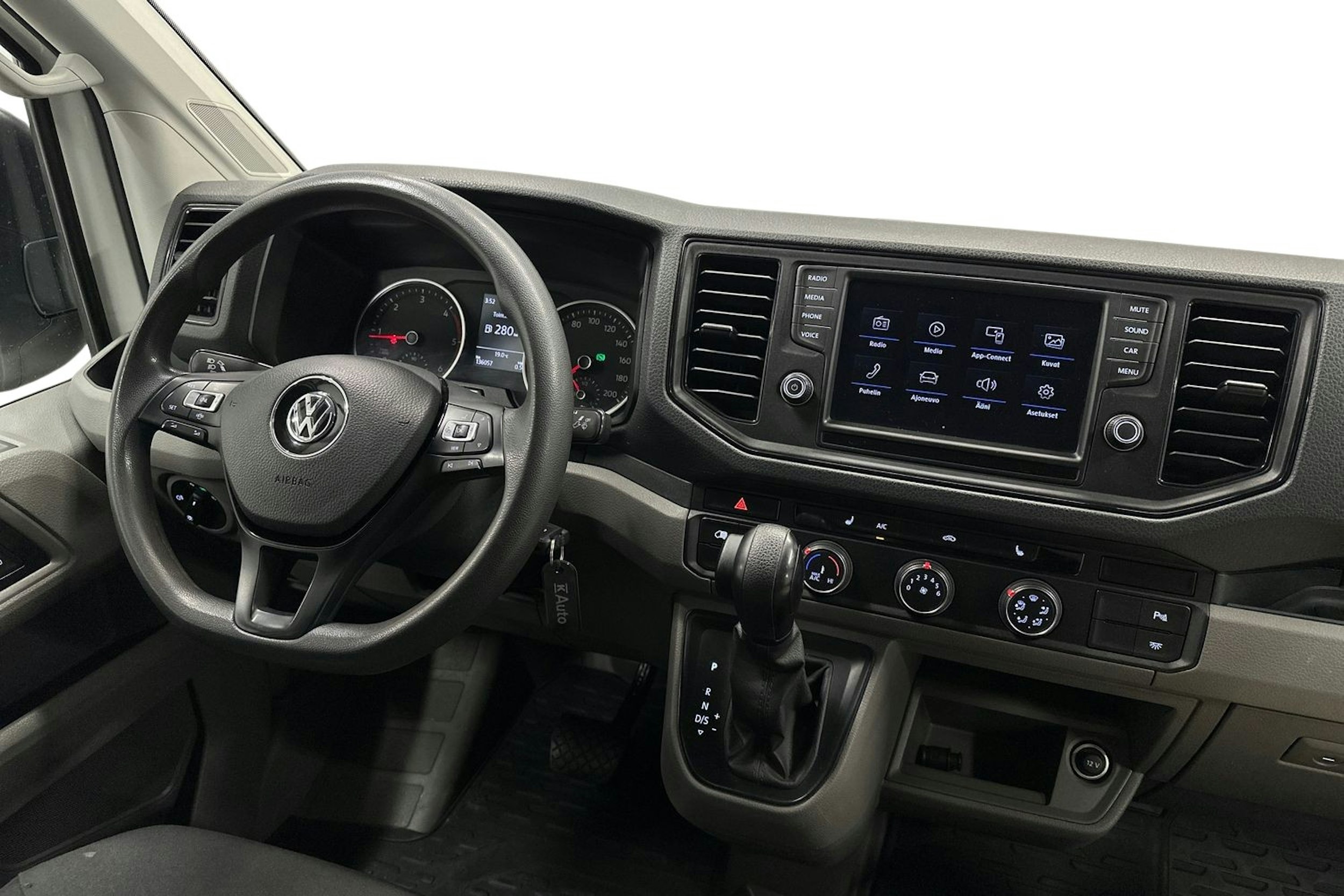 valkoinen Volkswagen Crafter 2019 kuva 7.