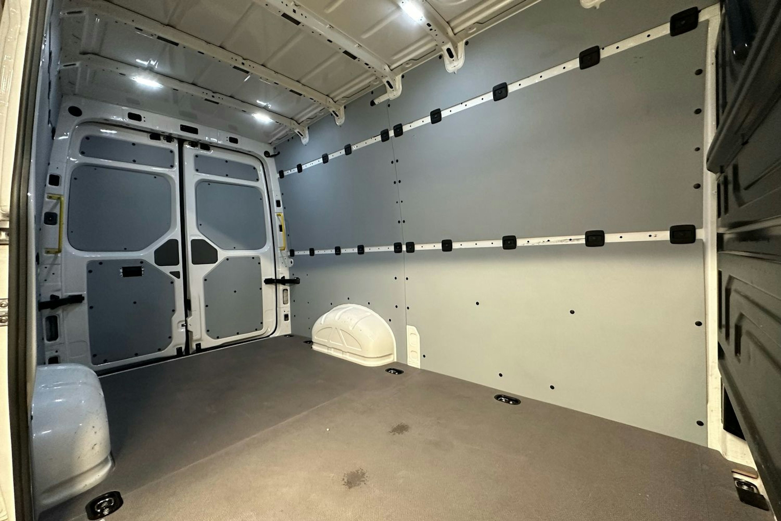 valkoinen Volkswagen Crafter 2019 kuva 10.