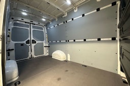 valkoinen Volkswagen Crafter 2019 kuva 10.