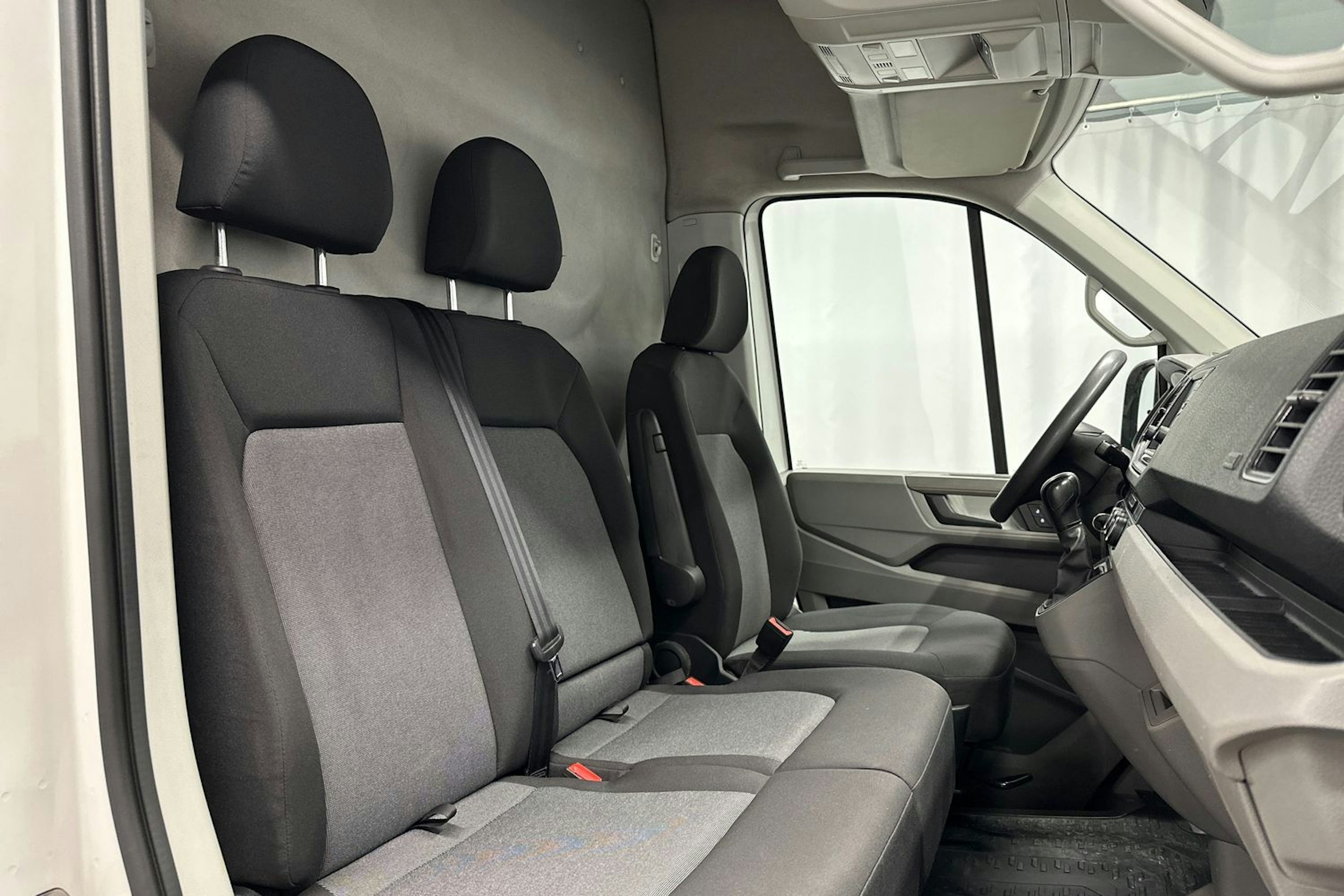 valkoinen Volkswagen Crafter 2019 kuva 13.