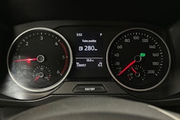 valkoinen Volkswagen Crafter 2019 kuva 15.