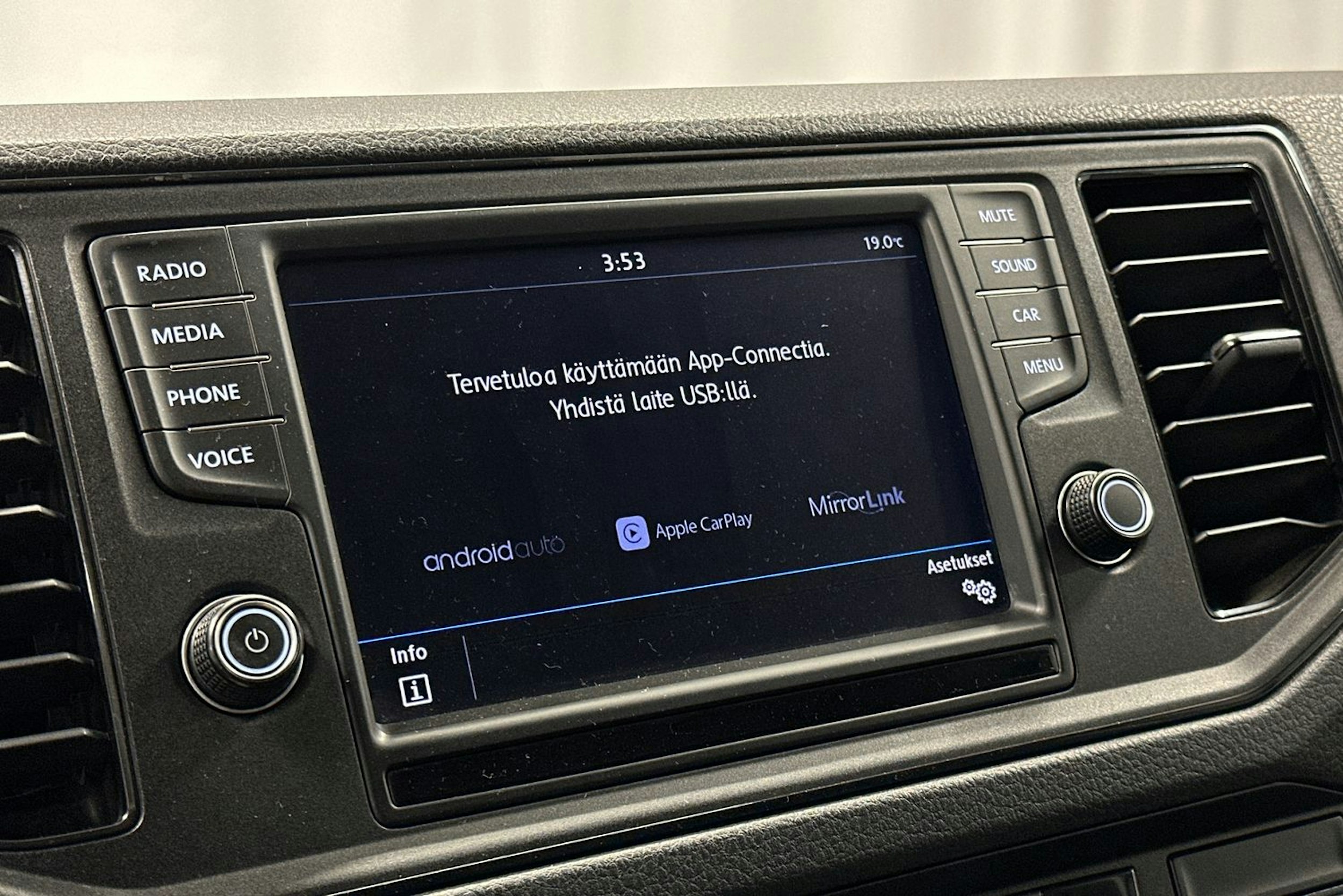 valkoinen Volkswagen Crafter 2019 kuva 18.