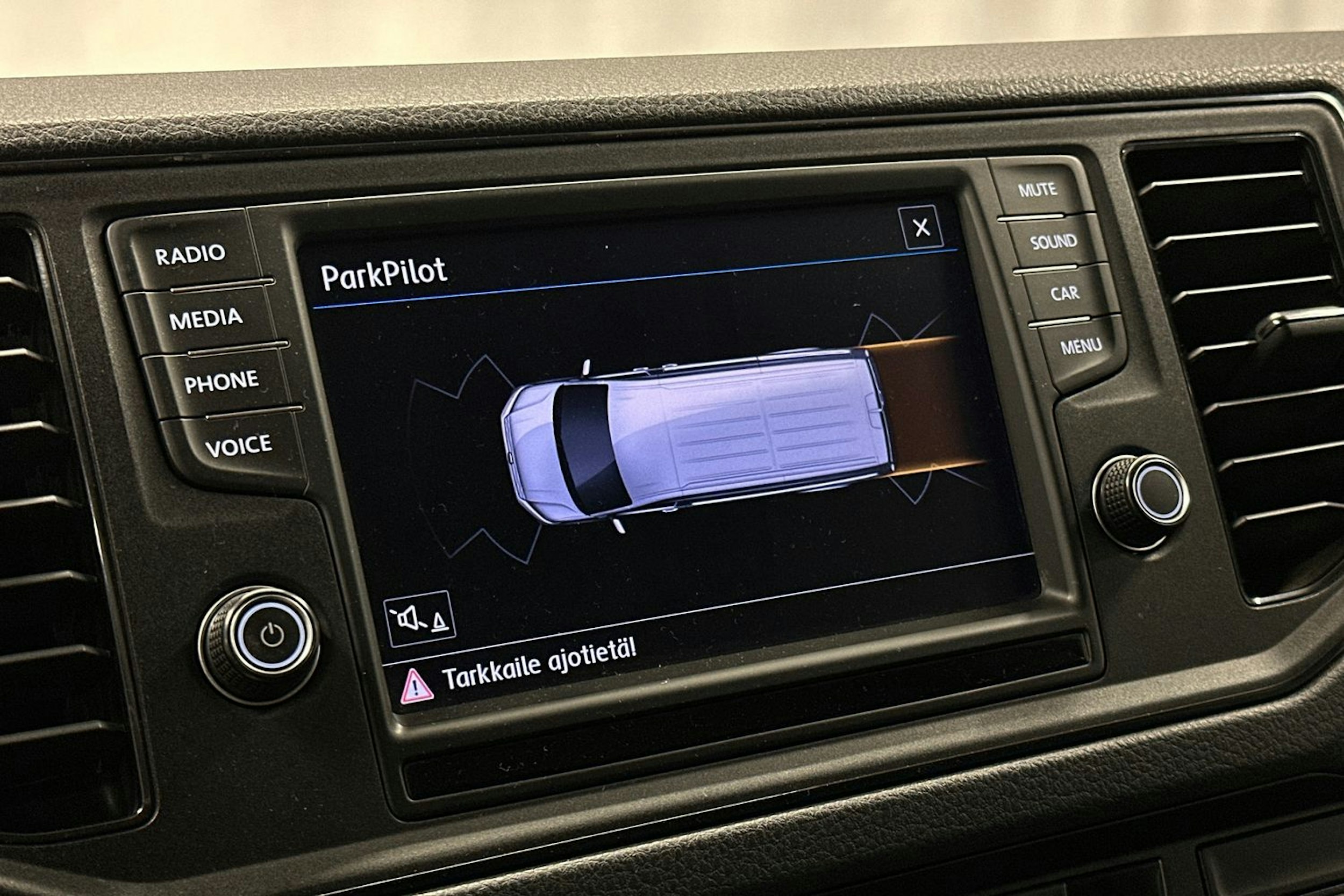 valkoinen Volkswagen Crafter 2019 kuva 20.