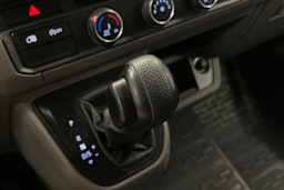 valkoinen Volkswagen Crafter 2019 kuva 22.