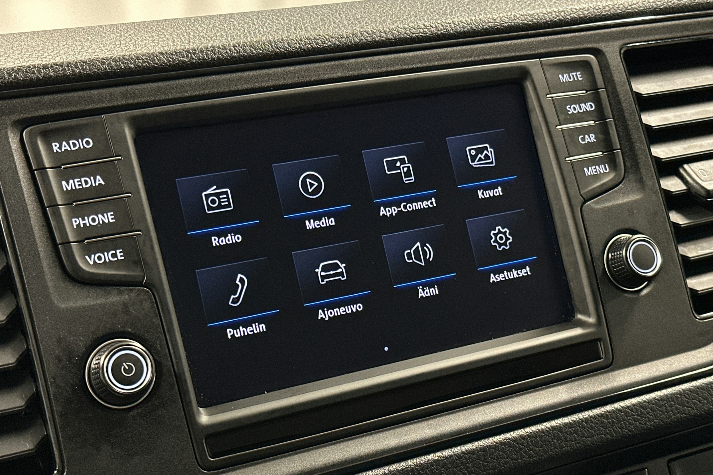 valkoinen Volkswagen Crafter 2019 kuva 15.