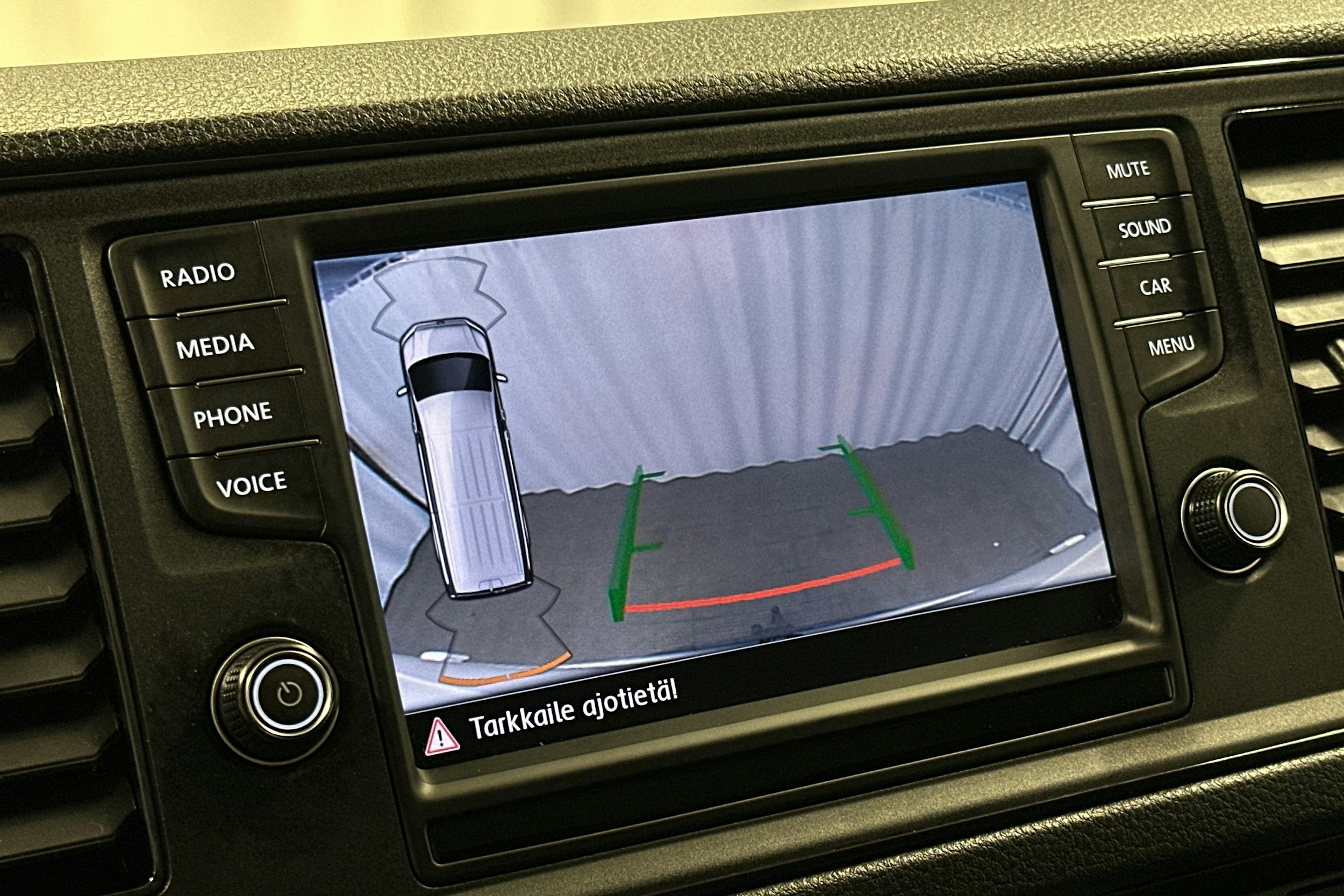 valkoinen Volkswagen Crafter 2019 kuva 18.