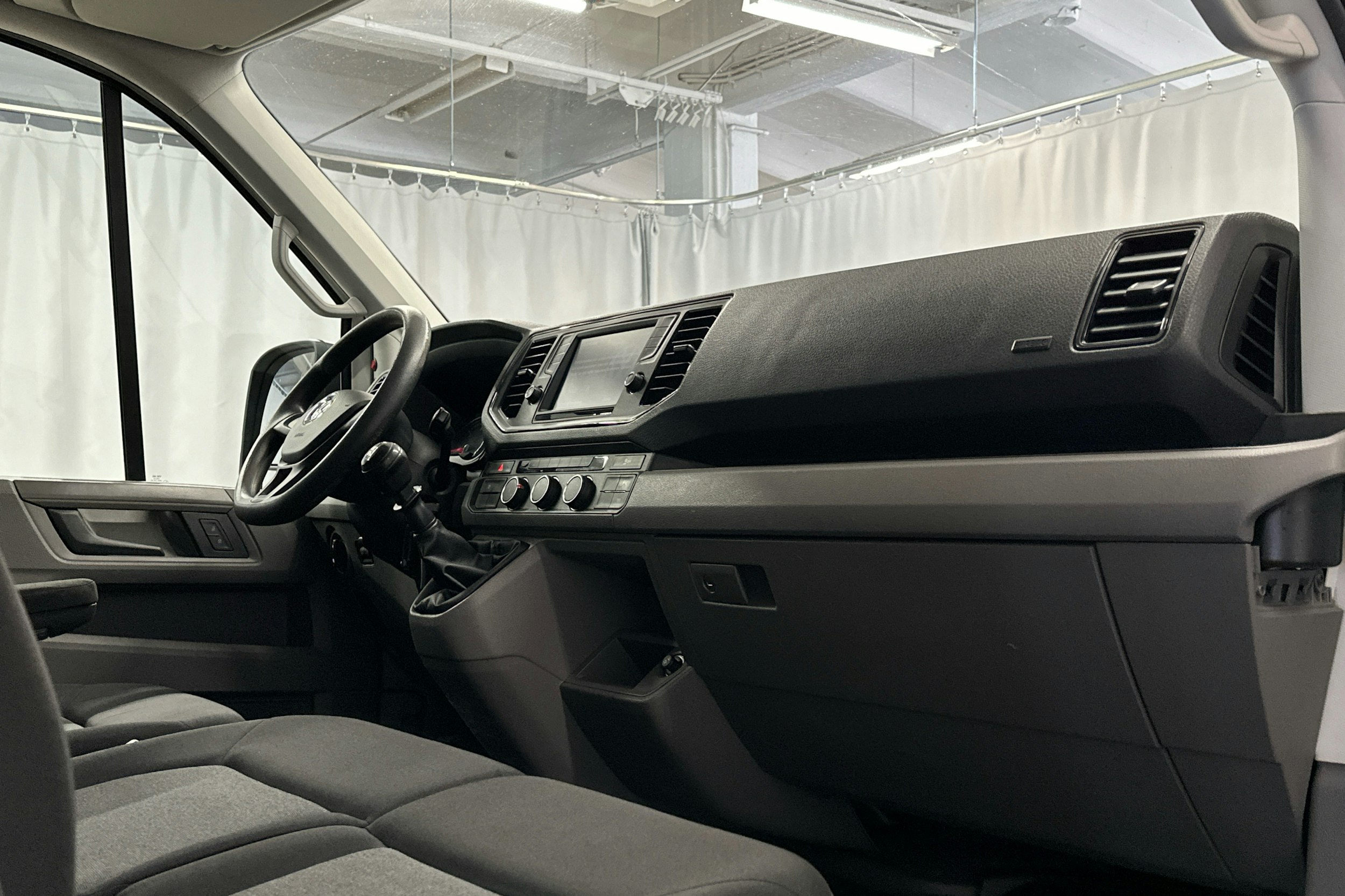 valkoinen Volkswagen Crafter 2019 kuva 9.
