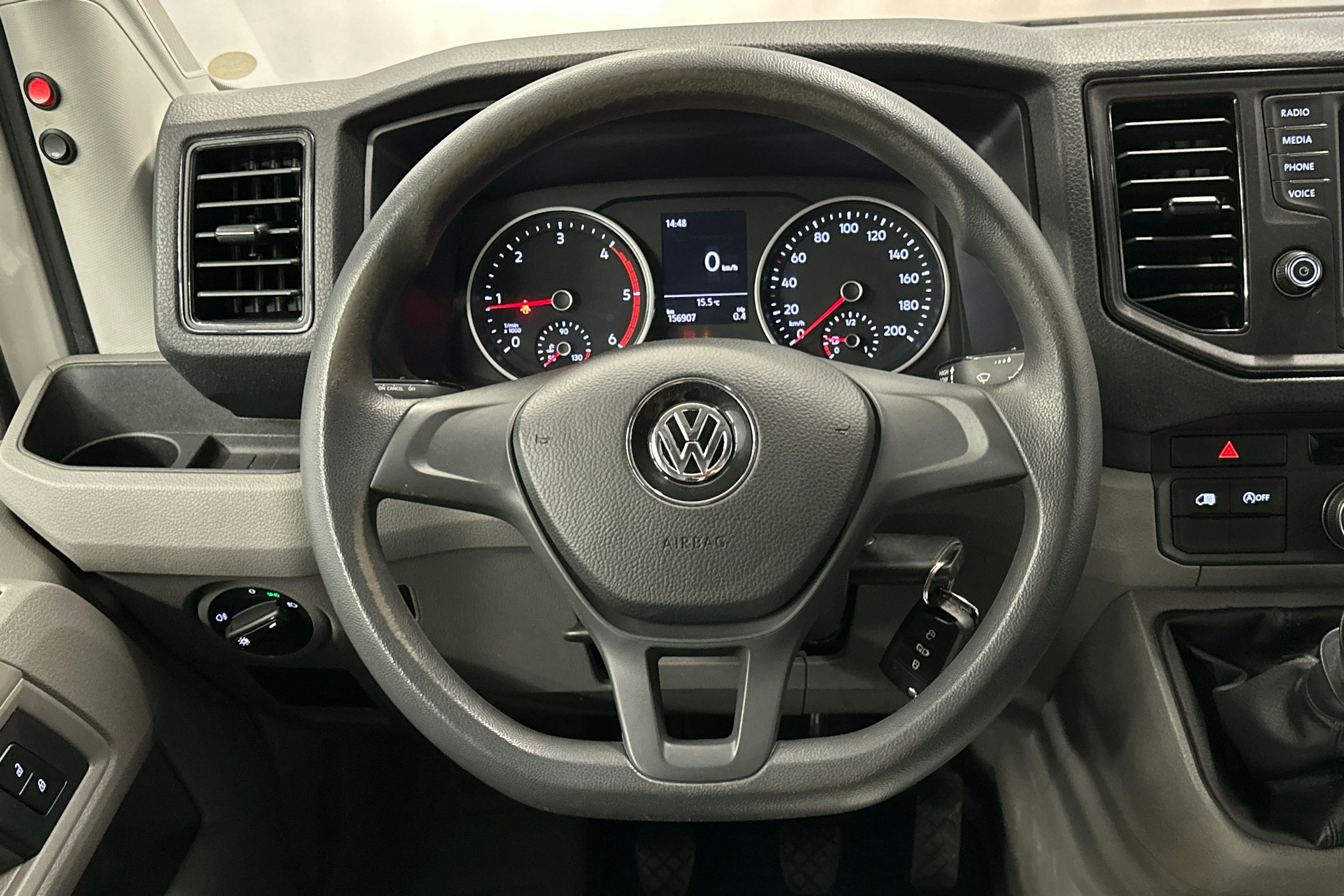 valkoinen Volkswagen Crafter 2019 kuva 10.