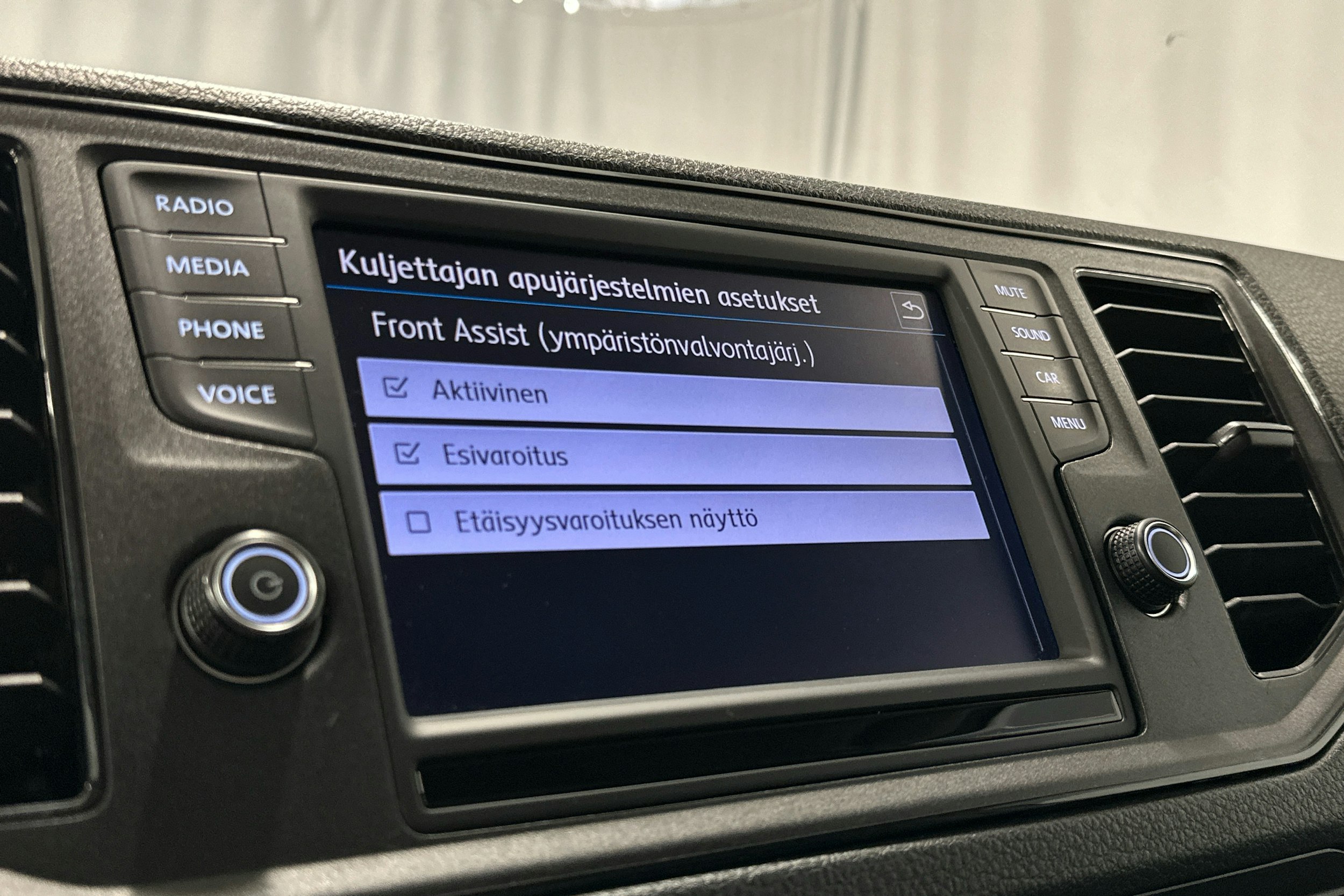 valkoinen Volkswagen Crafter 2019 kuva 15.
