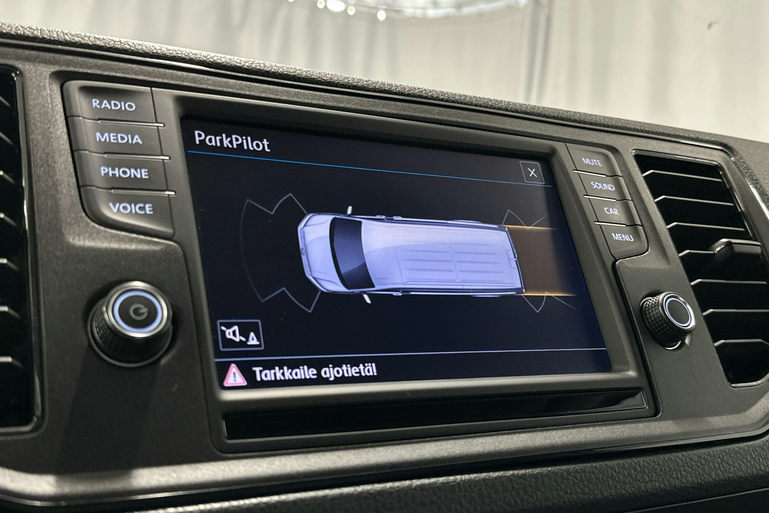valkoinen Volkswagen Crafter 2019 kuva 16.