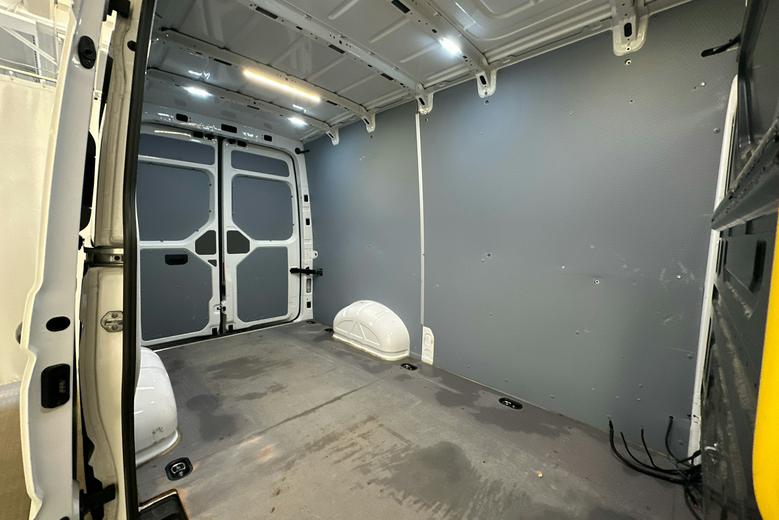 valkoinen Volkswagen Crafter 2019 kuva 20.